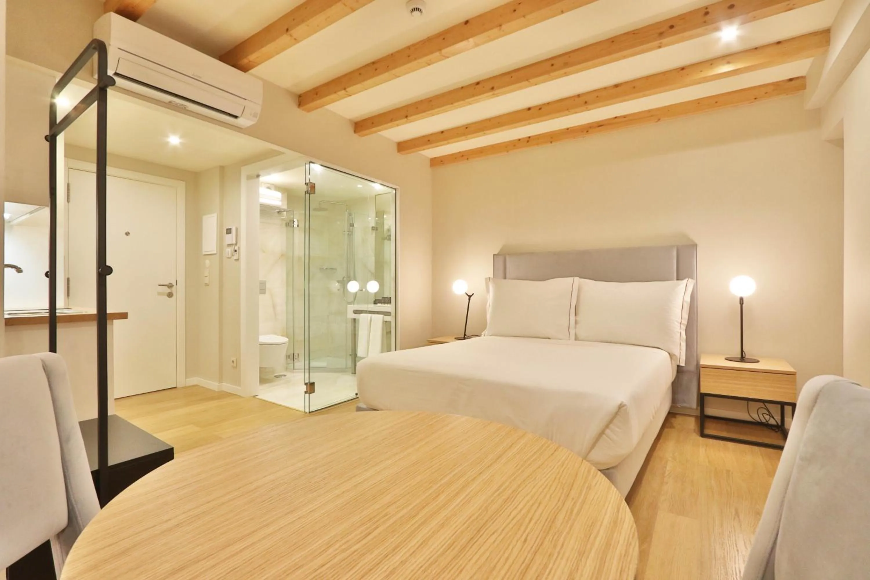 Toilet, Bed in BOULEVARD Boutique Studios