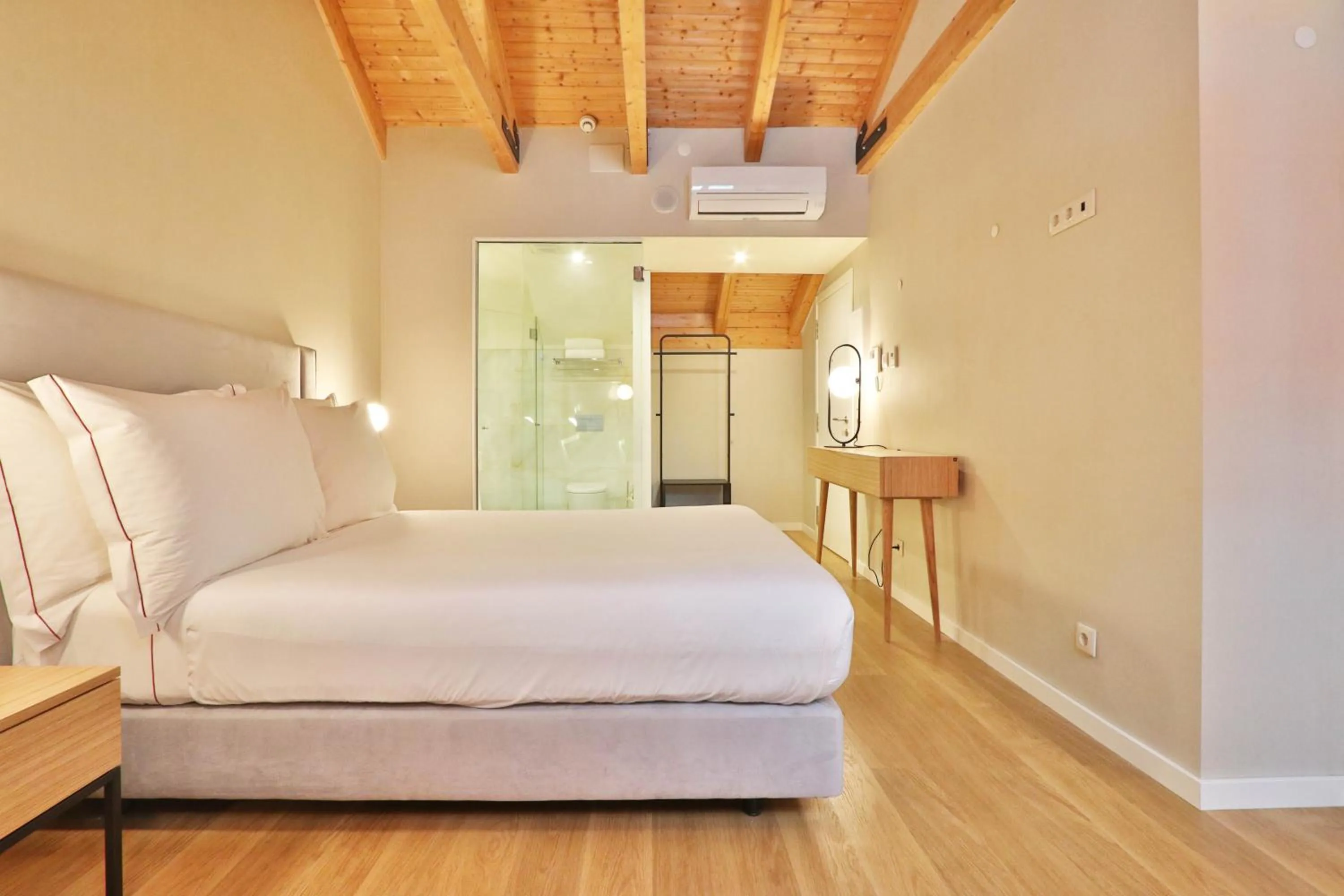 Toilet, Bed in BOULEVARD Boutique Studios