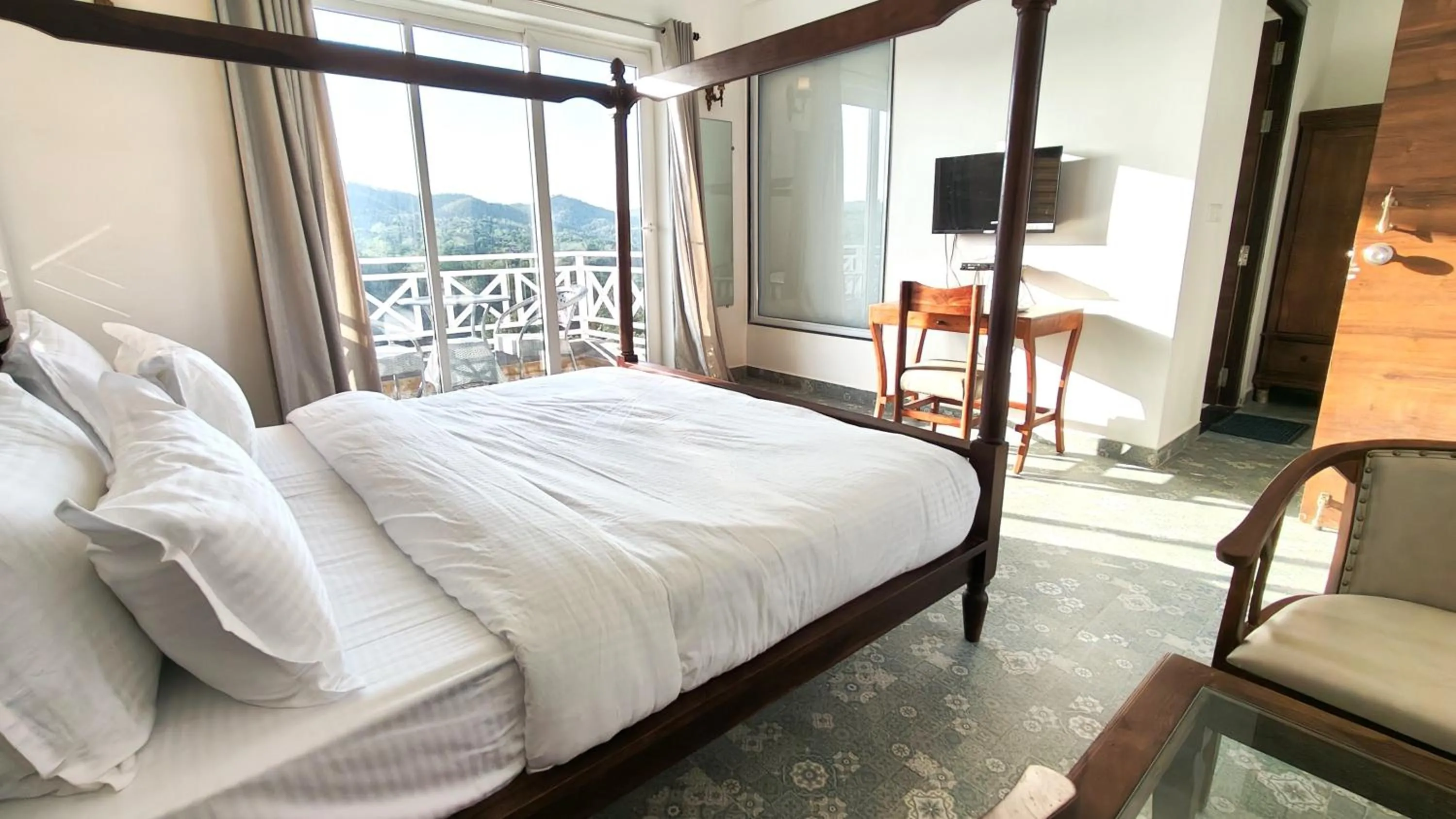 Bed in The Sky Imperial Pavoreal Jungle Resort