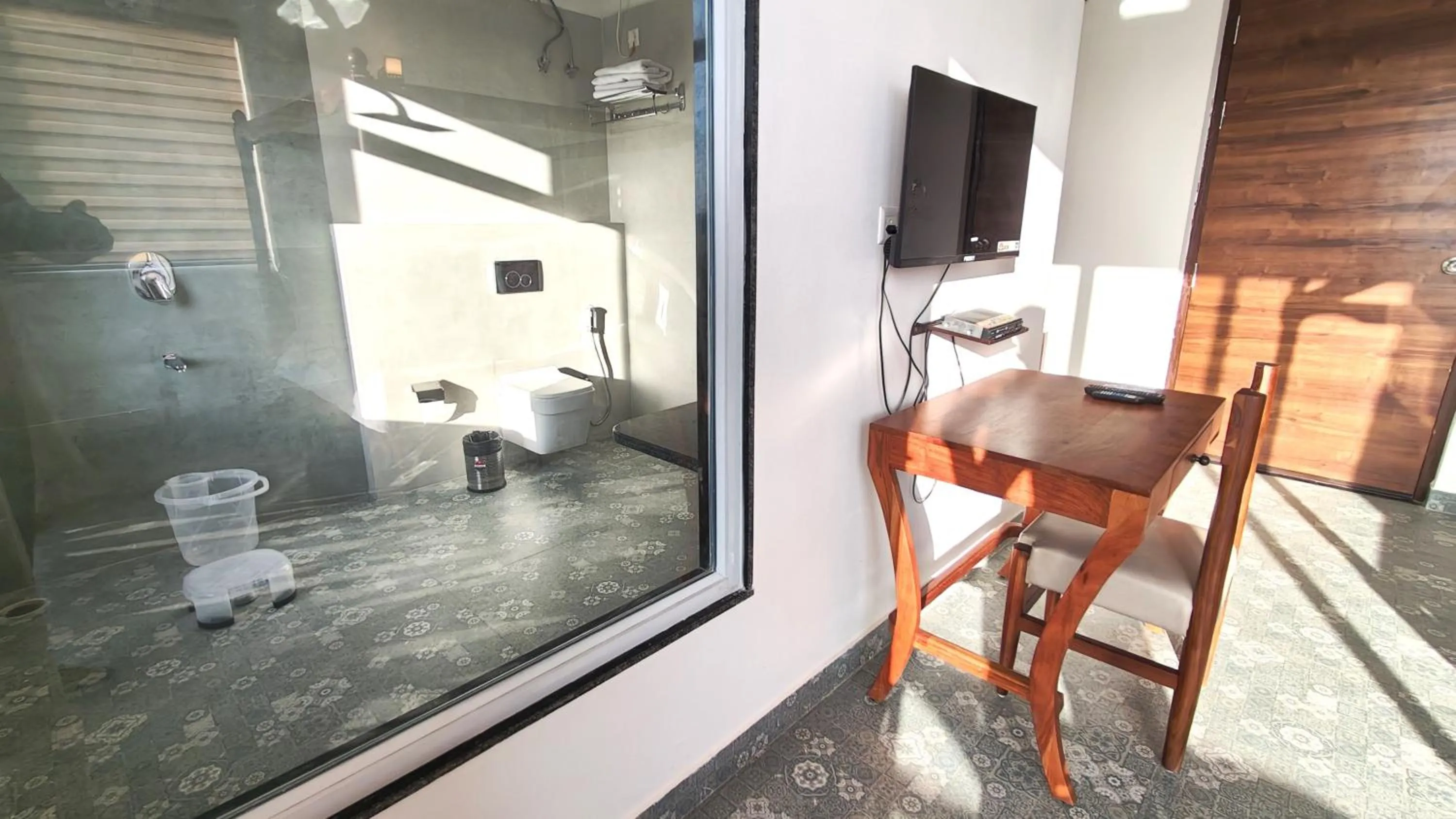 Shower in The Sky Imperial Pavoreal Jungle Resort