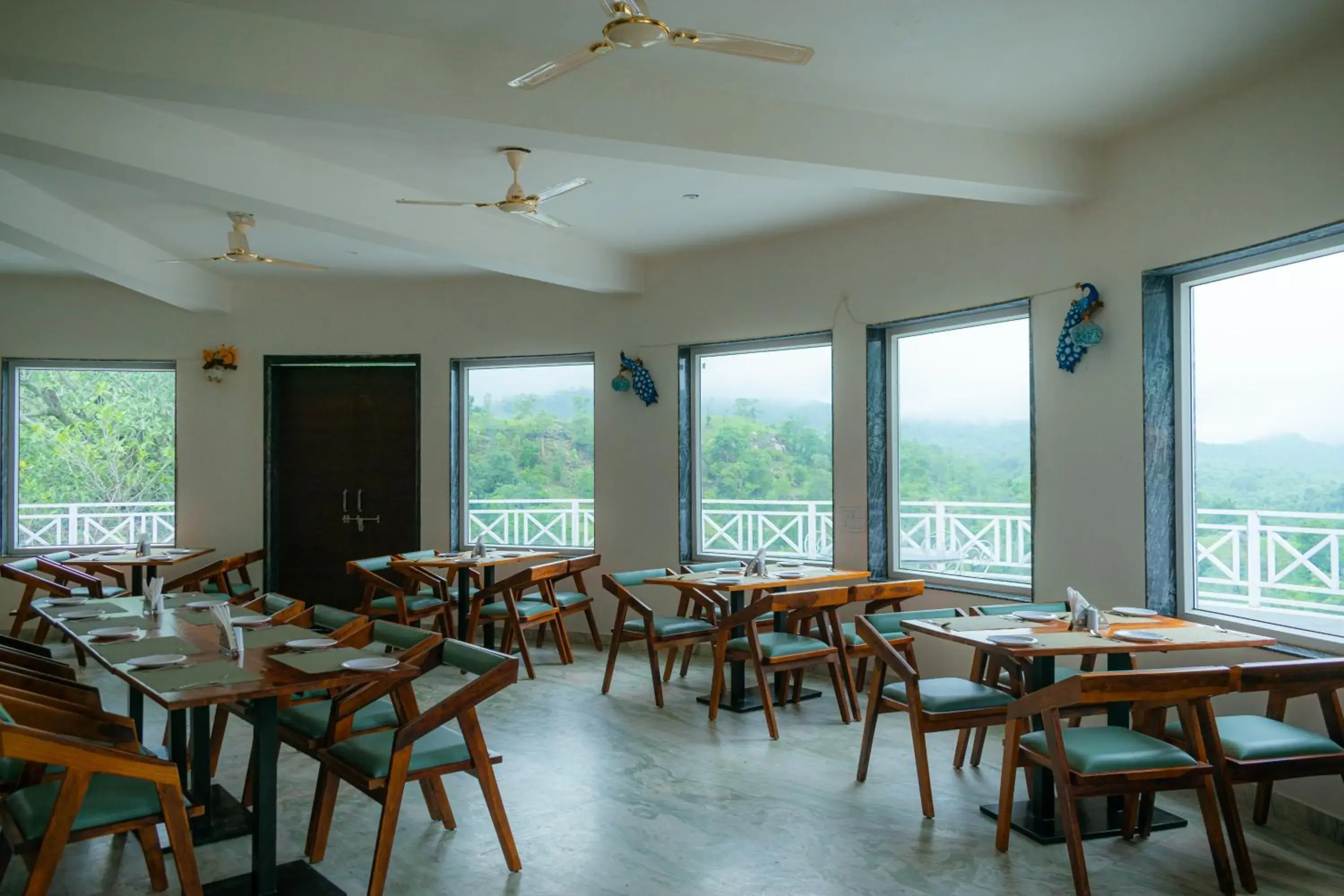 Restaurant/places to eat in The Sky Imperial Pavoreal Jungle Resort Restaurant/places to eat in The Sky Imperial Pavoreal Jungle Resort