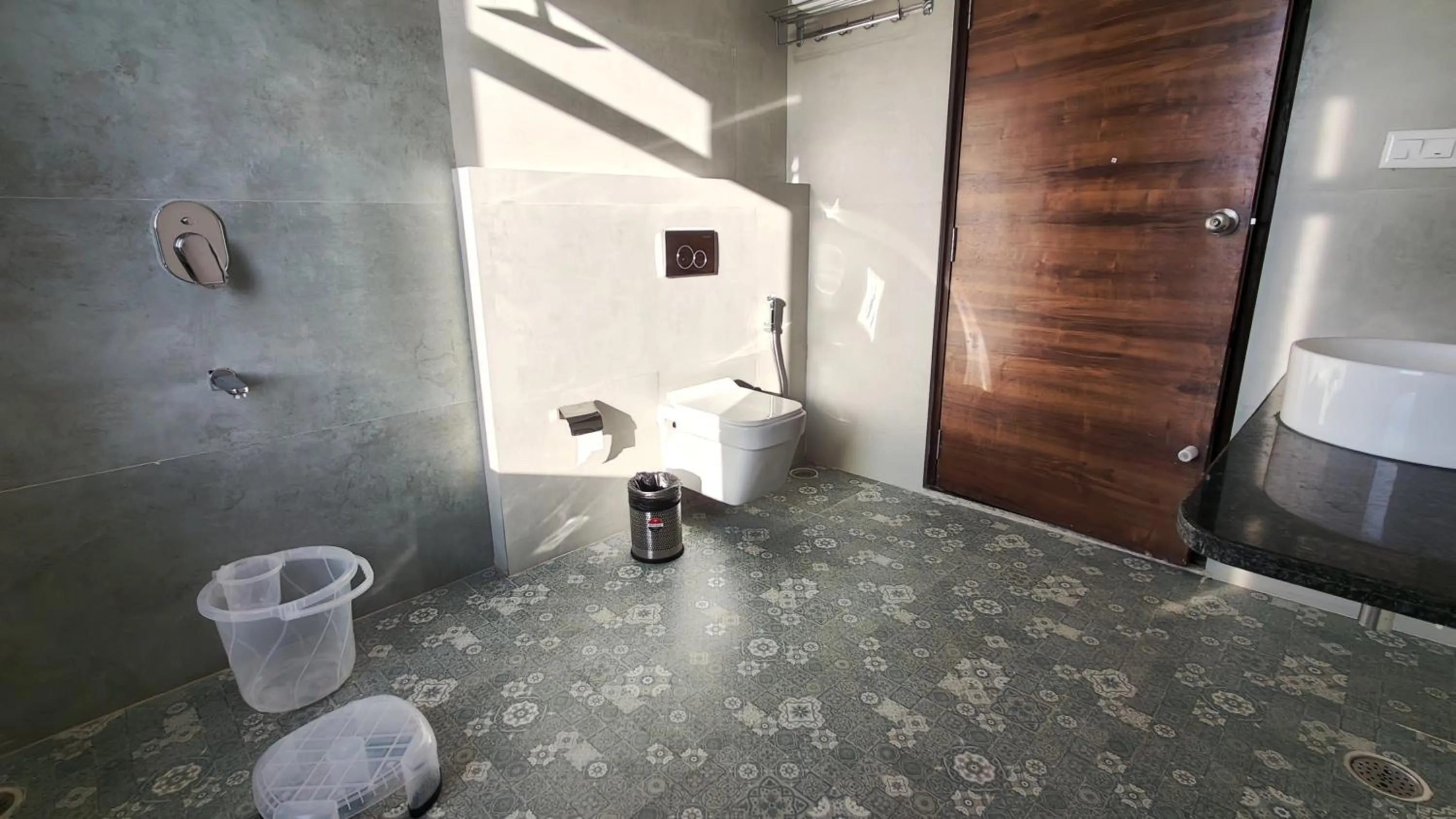 Shower in The Sky Imperial Pavoreal Jungle Resort