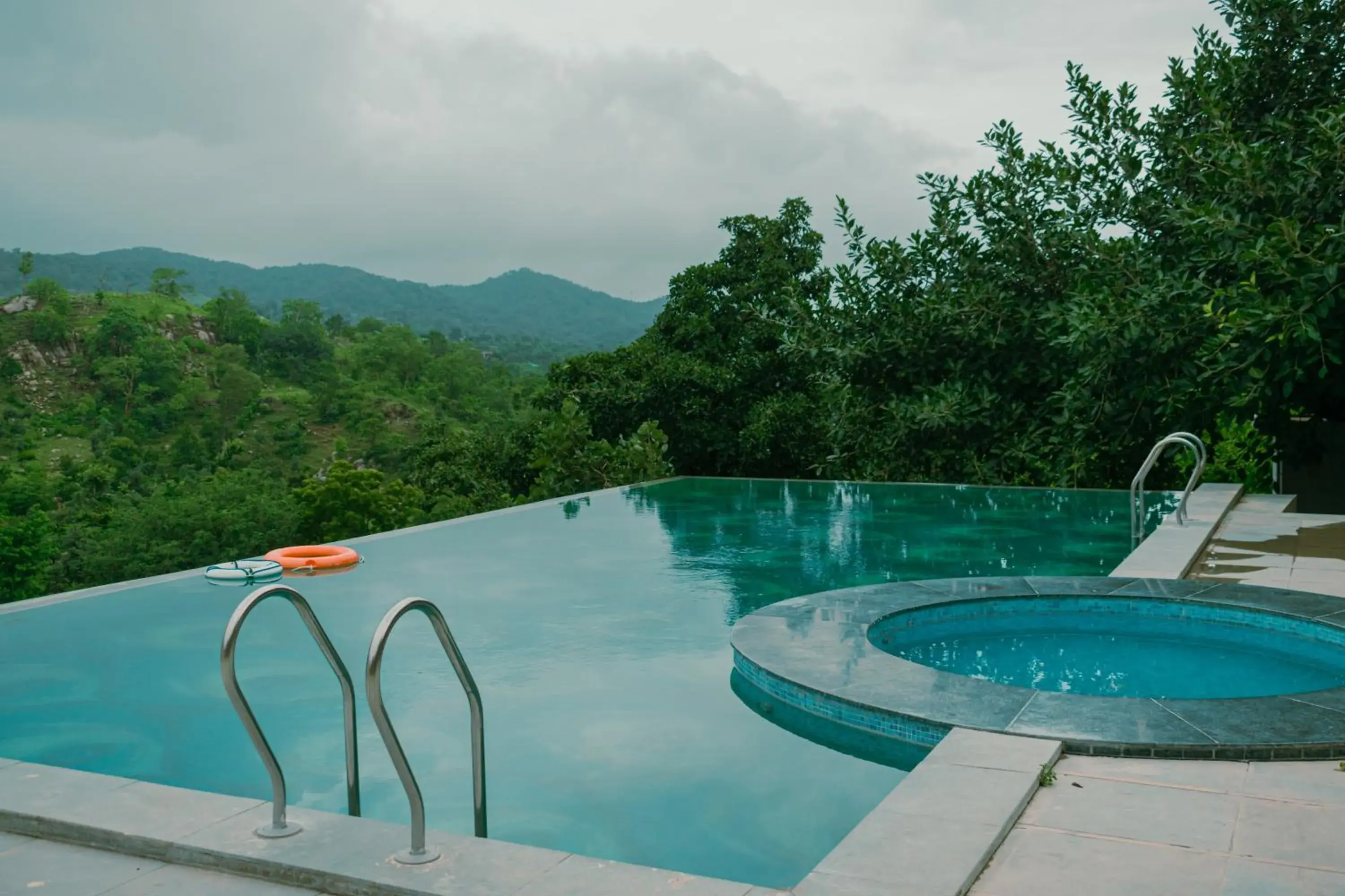 Swimming pool in The Sky Imperial Pavoreal Jungle Resort Swimming pool in The Sky Imperial Pavoreal Jungle Resort