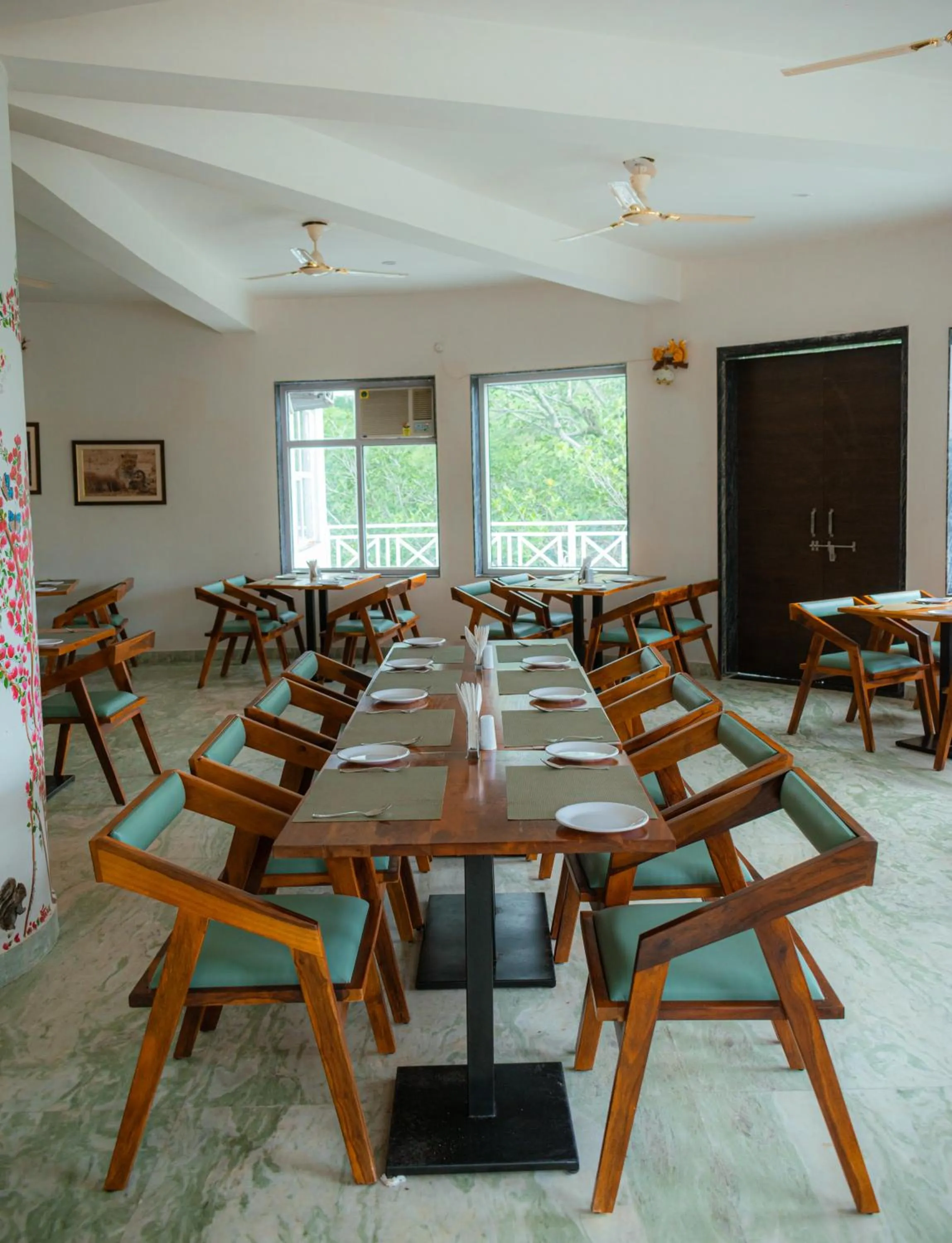 Restaurant/places to eat in The Sky Imperial Pavoreal Jungle Resort