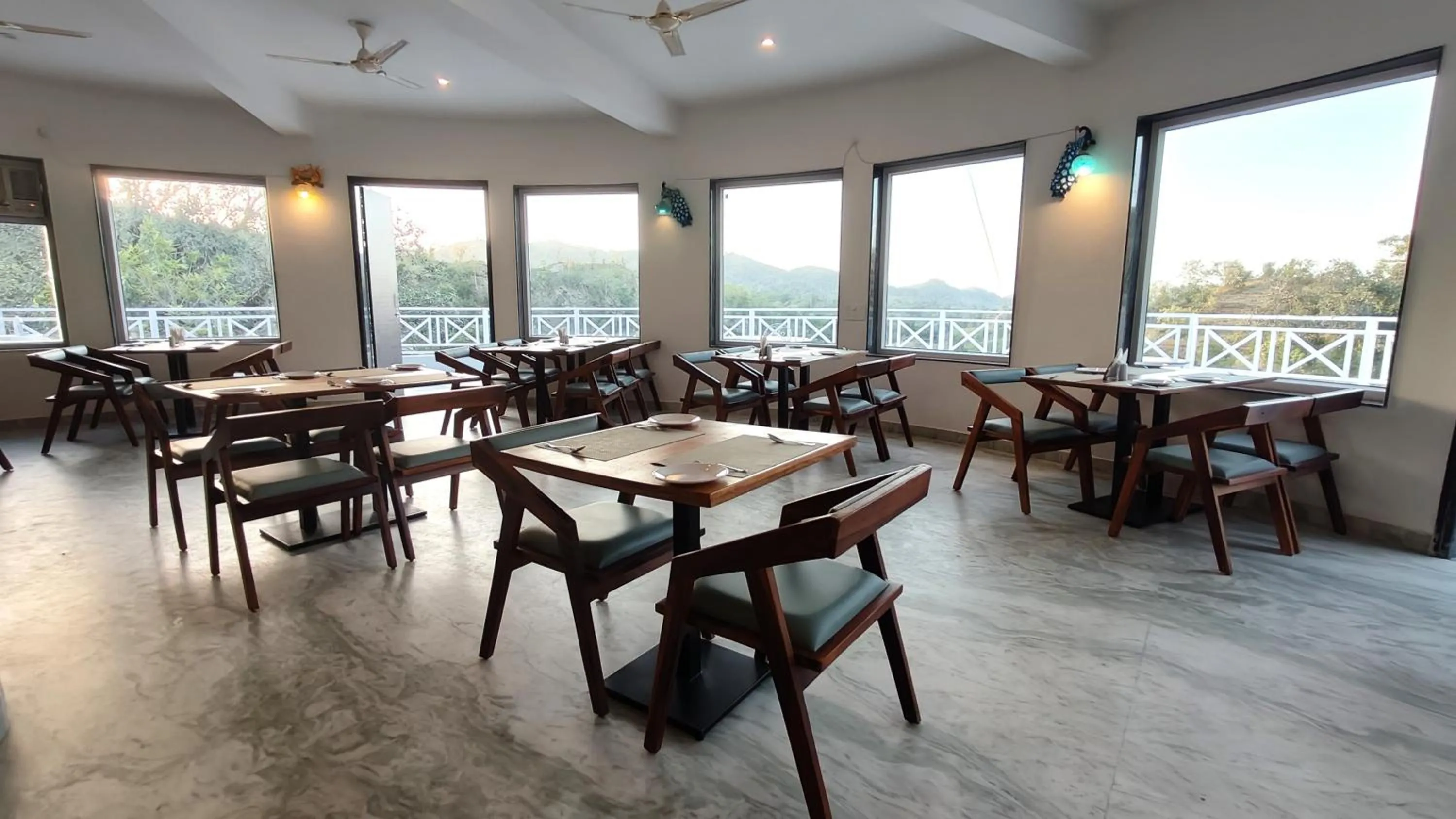 Restaurant/places to eat in The Sky Imperial Pavoreal Jungle Resort