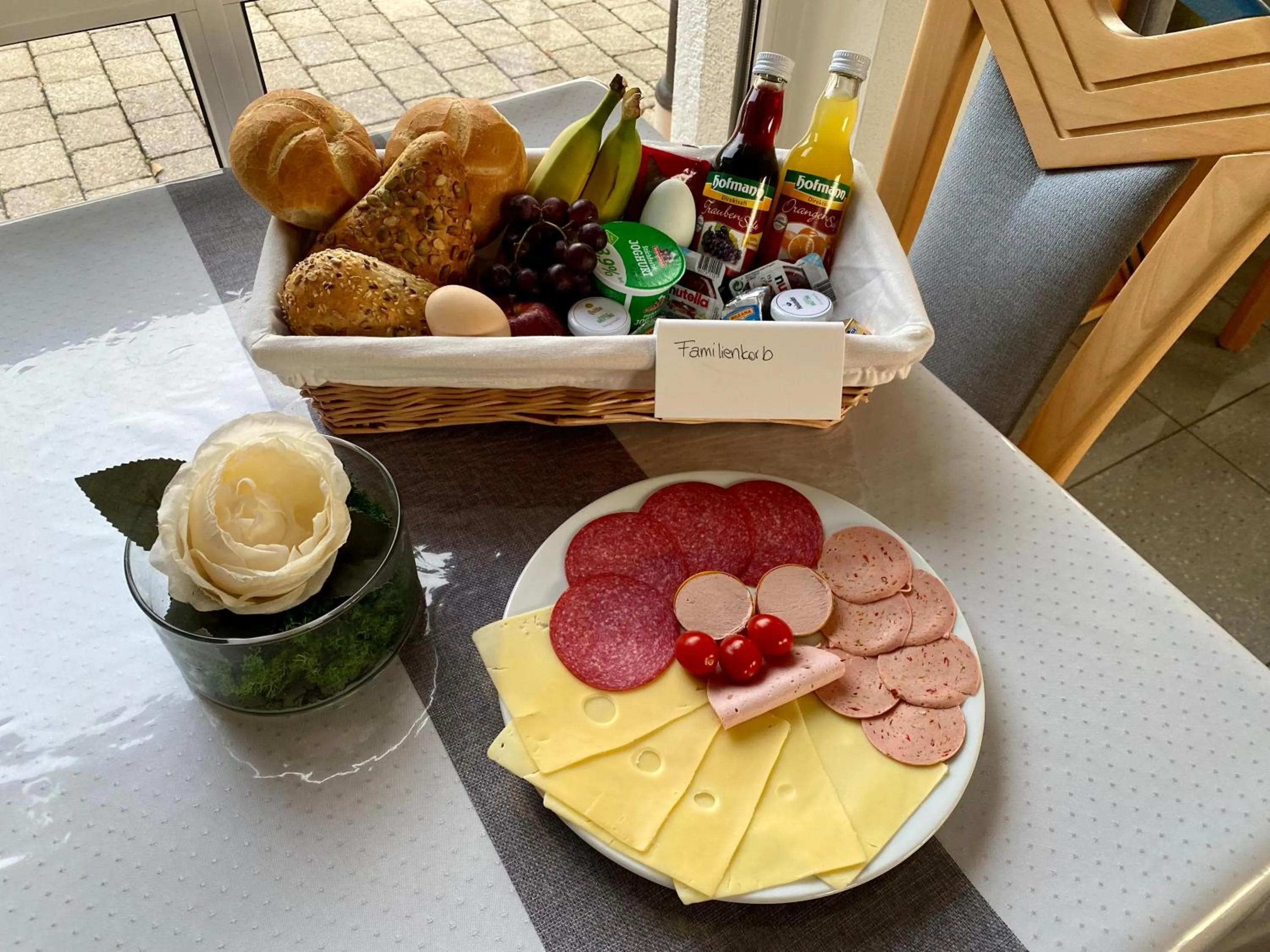 Restaurant/places to eat in Gästehaus Brütting