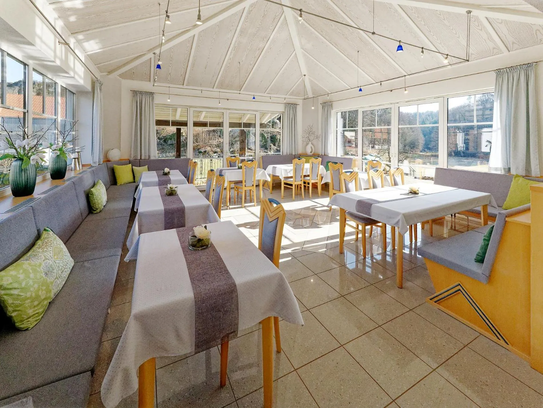 Restaurant/places to eat in Gästehaus Brütting