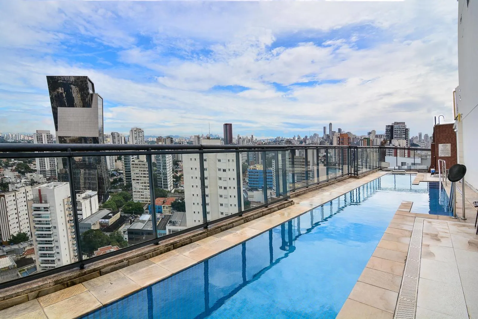 Swimming pool in Charlie Faria Lima