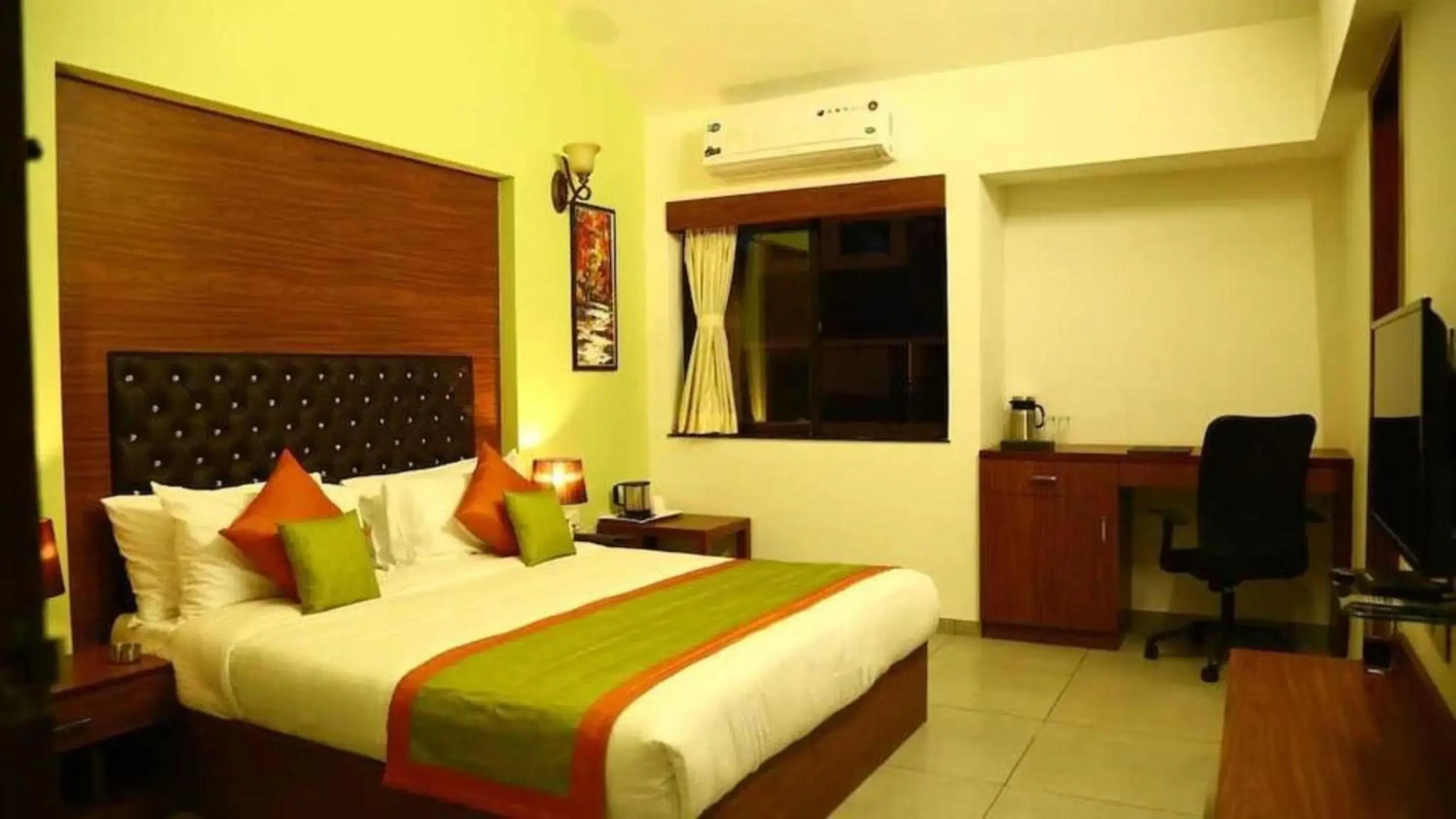 Deluxe Double or Twin Room in Palette by CheckIn The Royal Castle Resort Rajkot Deluxe Double or Twin Room in Palette by CheckIn The Royal Castle Resort Rajkot