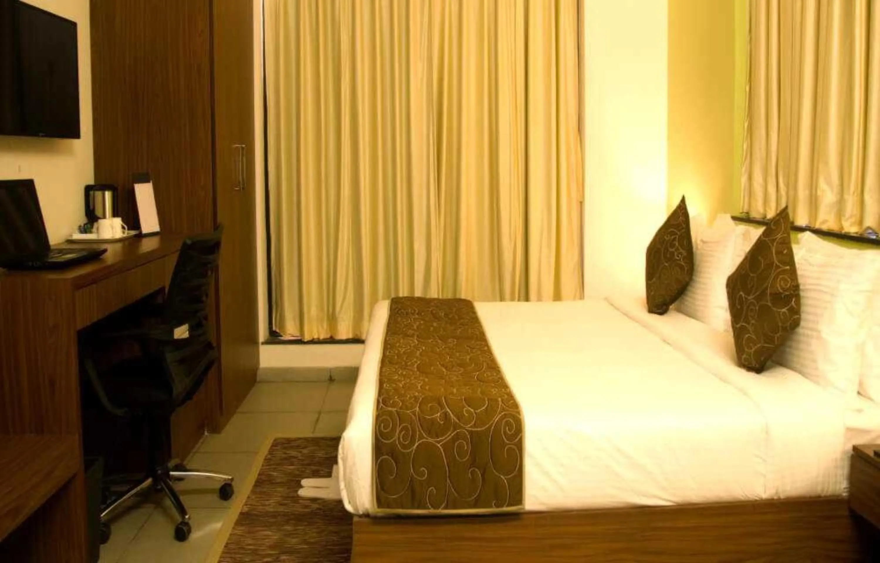 Bed in Palette by CheckIn The Royal Castle Resort Rajkot
