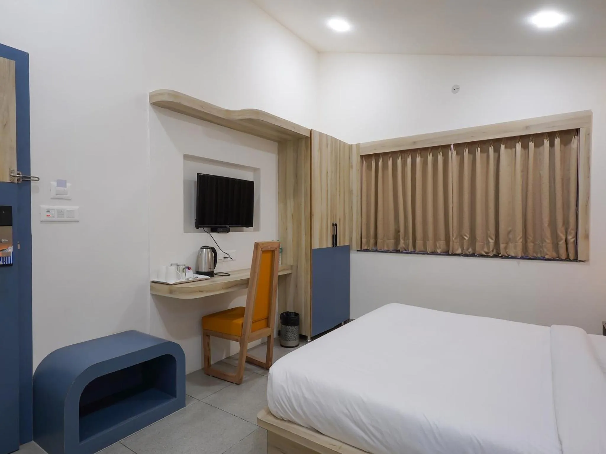 Bed in Palette by CheckIn The Royal Castle Resort Rajkot