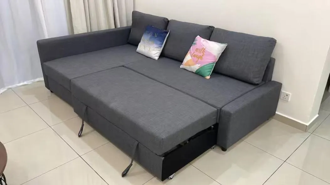 Bed in Gracious ~ Walking Distance to SEE, SHOP and EAT