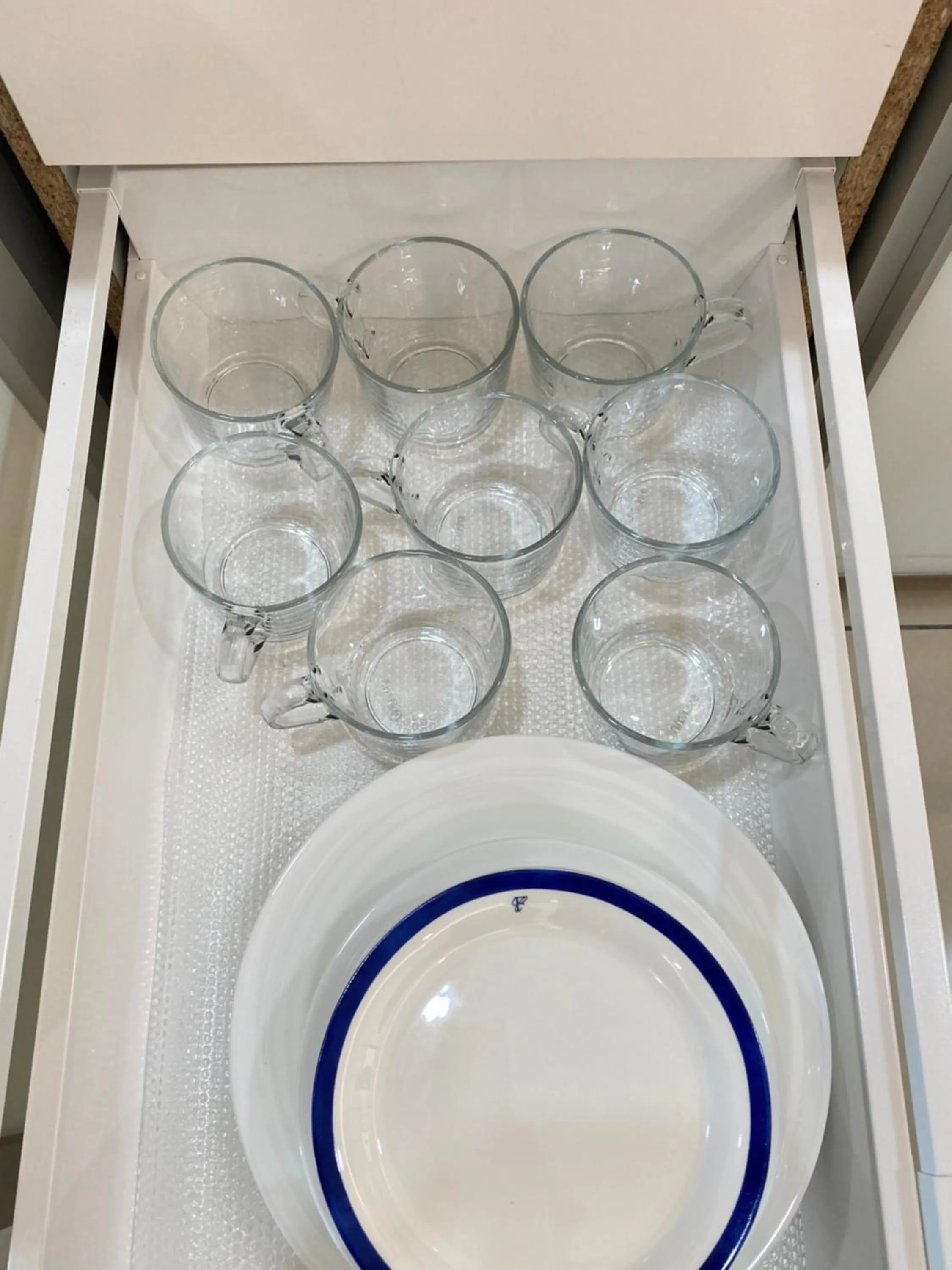 Gracious ~ Walking Distance to SEE, SHOP and EAT