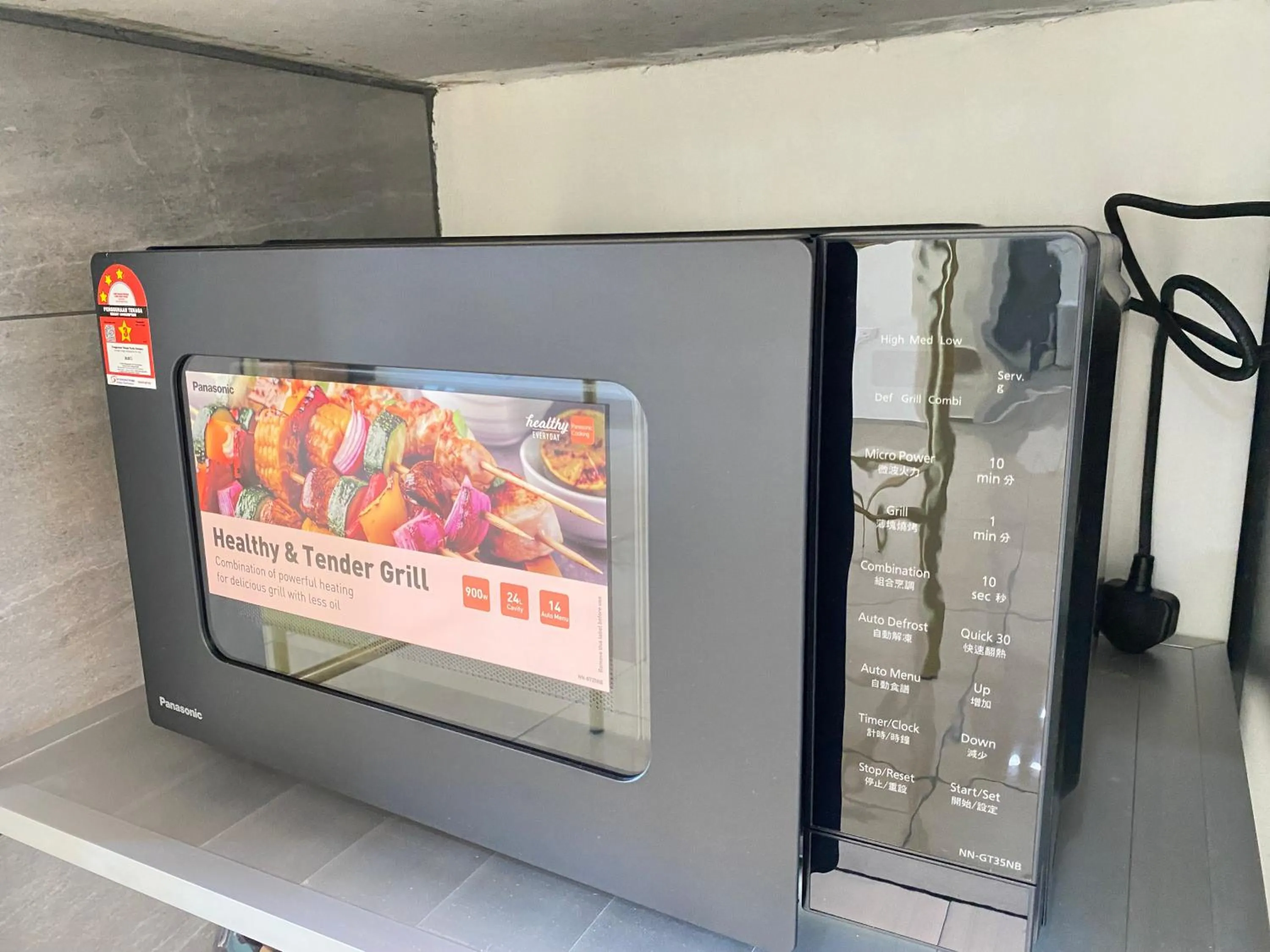 Gracious ~ Walking Distance to SEE, SHOP and EAT