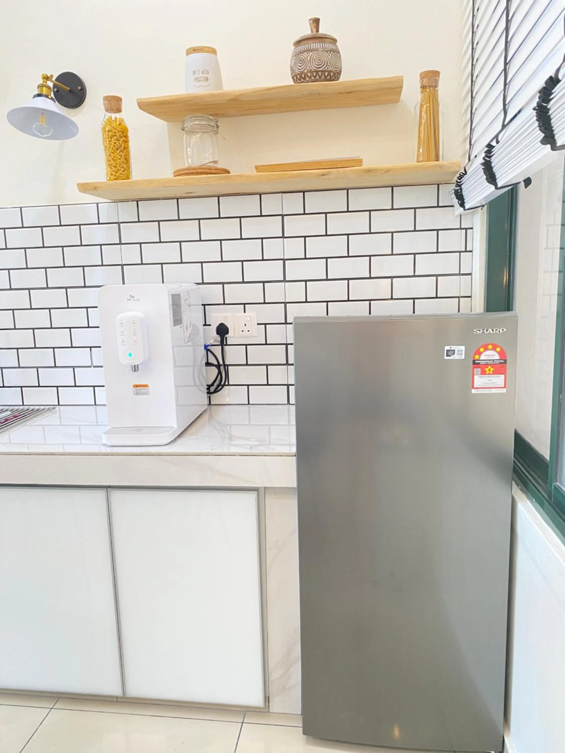 Gracious ~ Walking Distance to SEE, SHOP and EAT