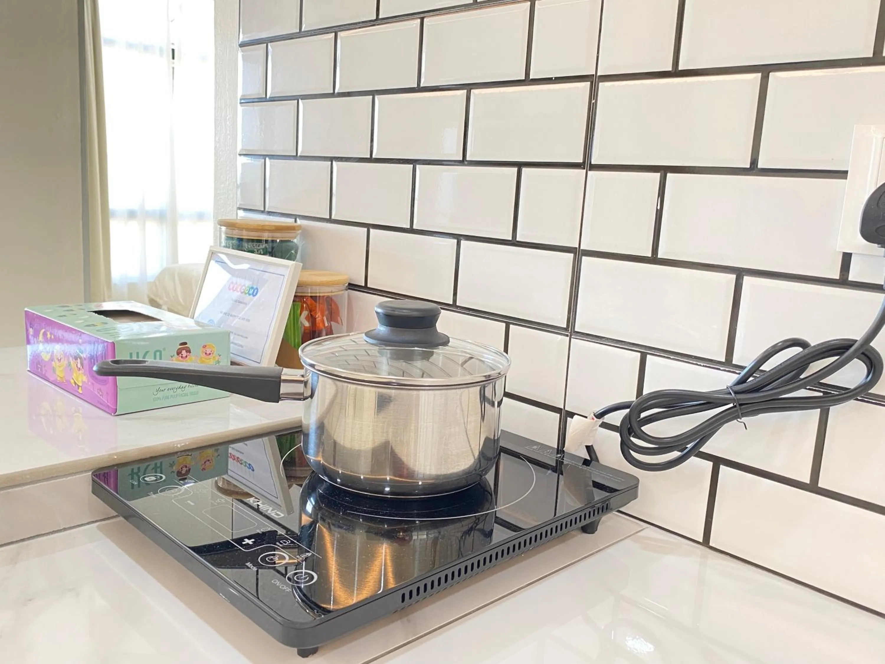 Gracious ~ Walking Distance to SEE, SHOP and EAT