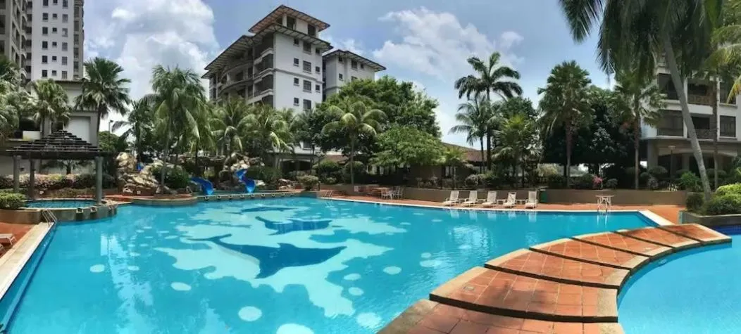 Gracious ~ Walking Distance to SEE, SHOP and EAT