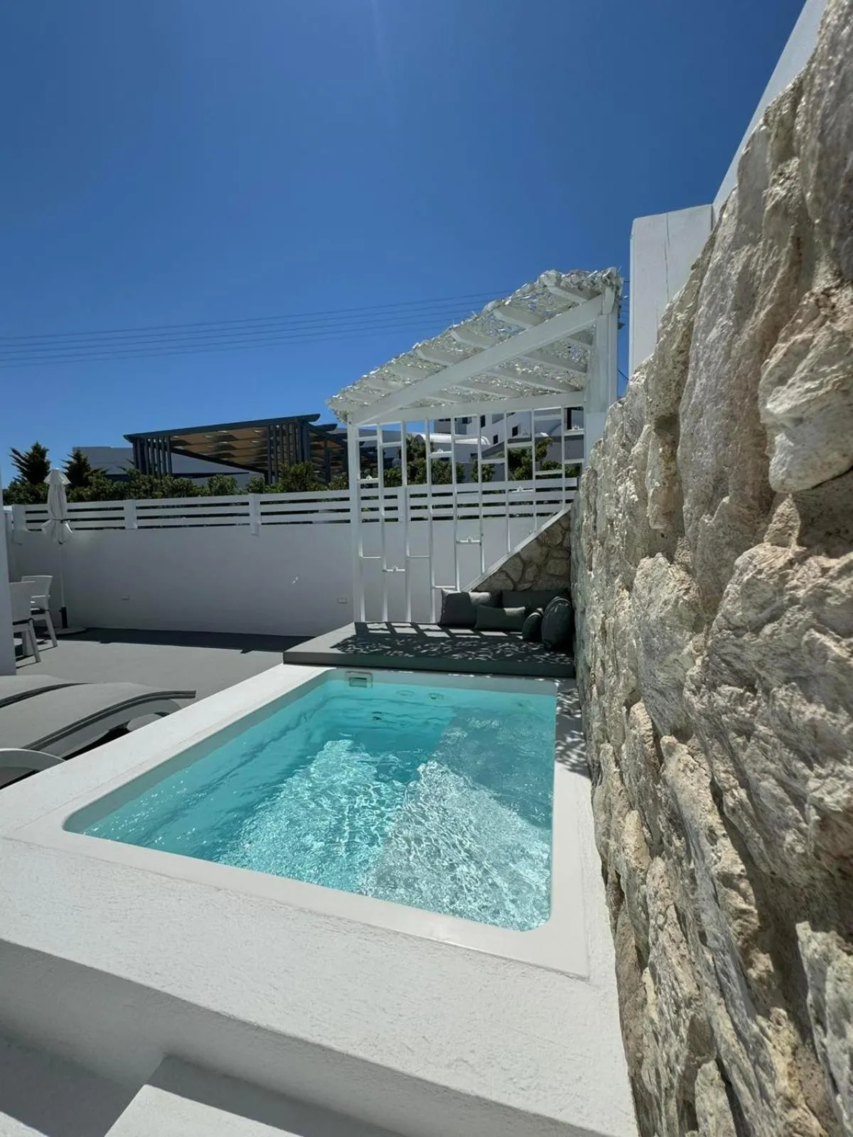 Anthemis Suites