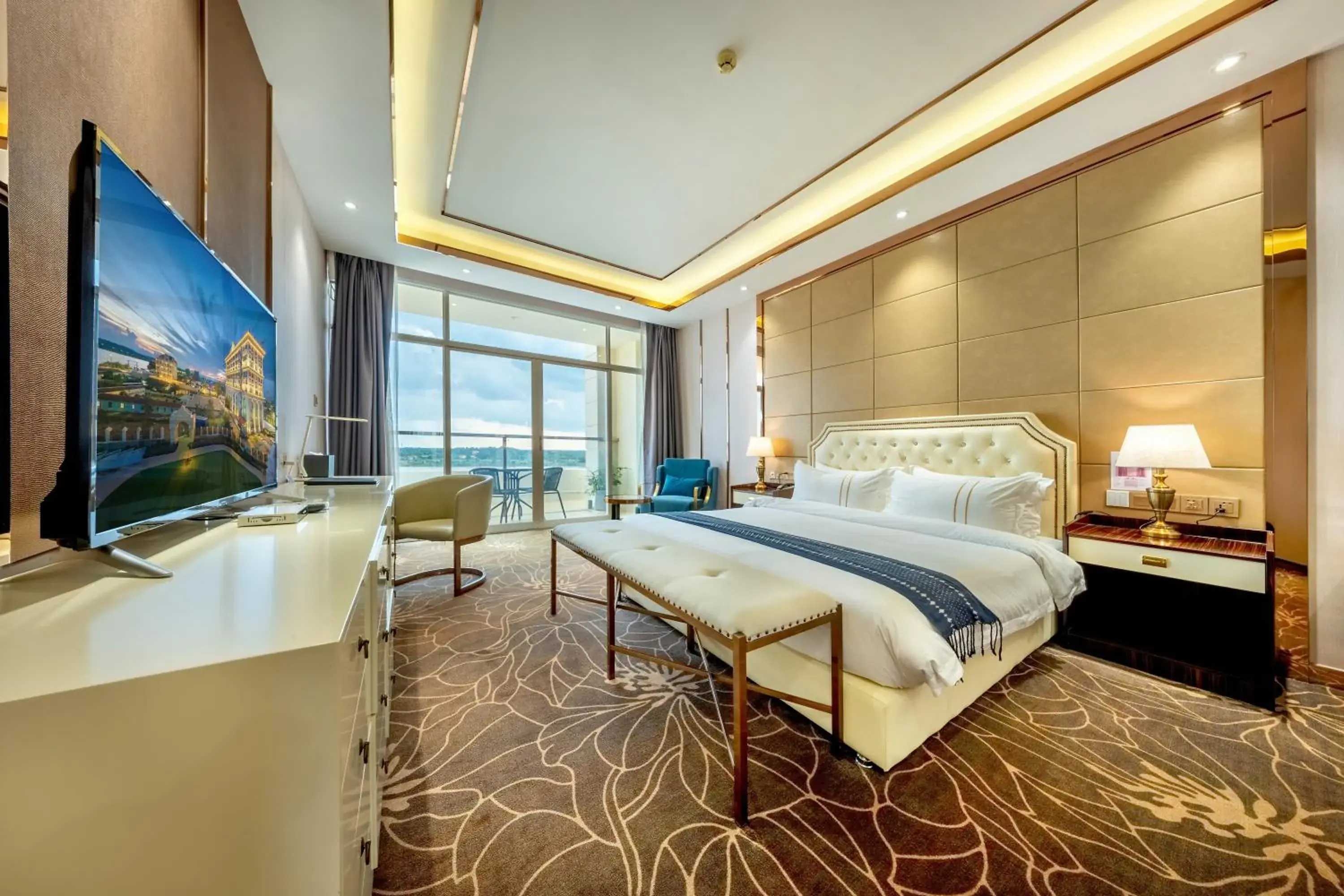 Deluxe King River View in ST Hotel Wattay Airport Deluxe King River View in ST Hotel Wattay Airport