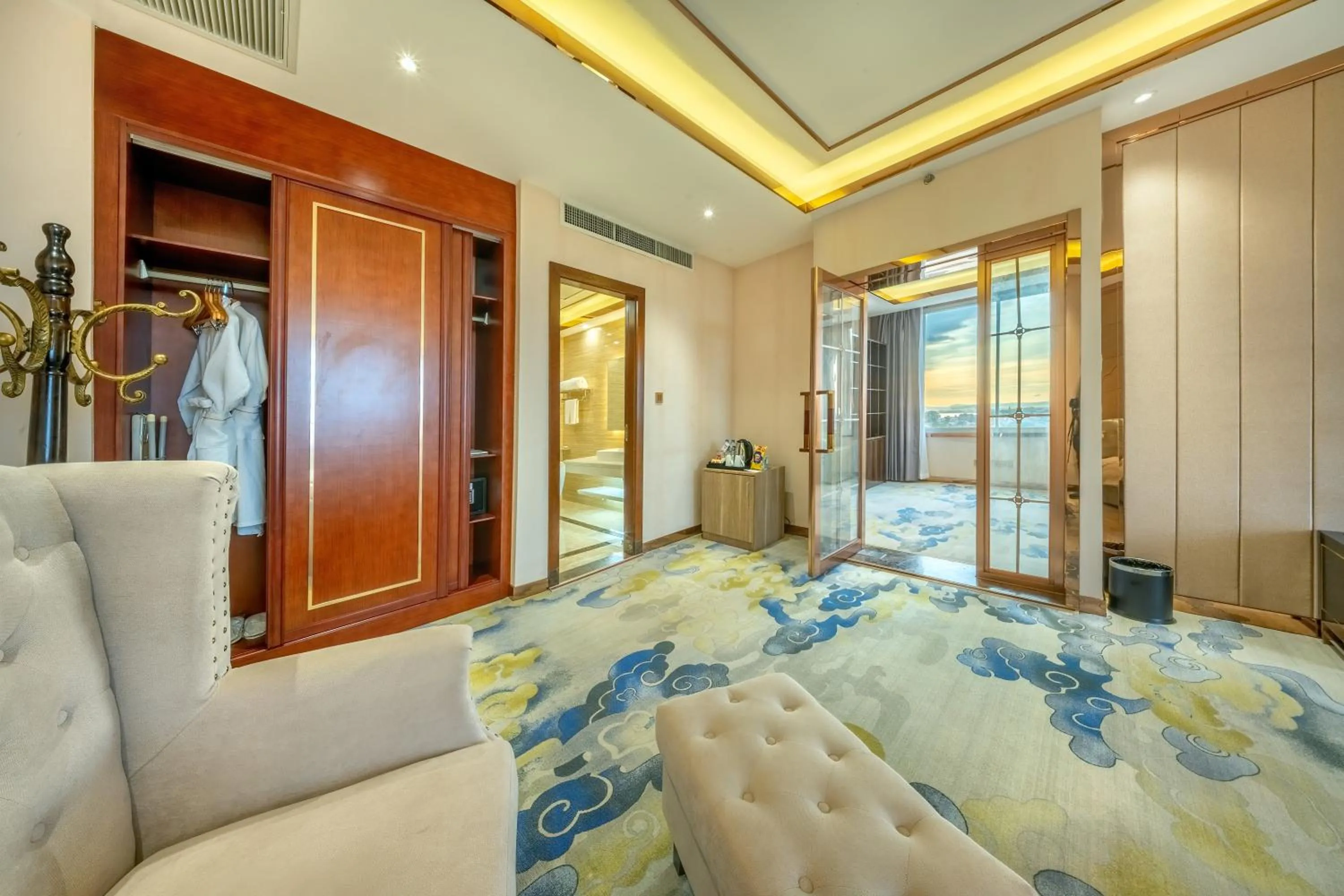 Living room, Bed in ST Hotel Wattay Airport