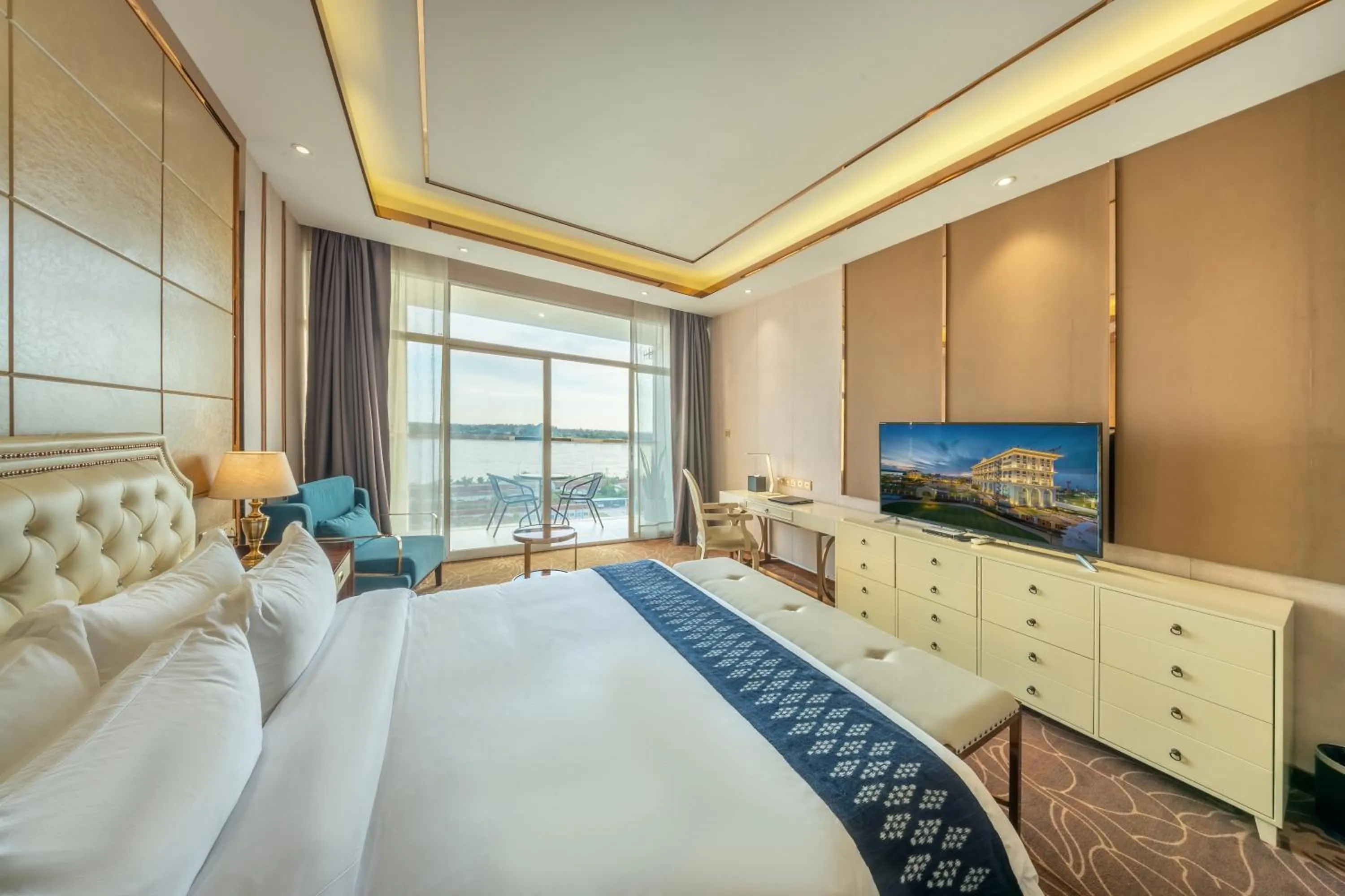 Bedroom, Bed in ST Hotel Wattay Airport