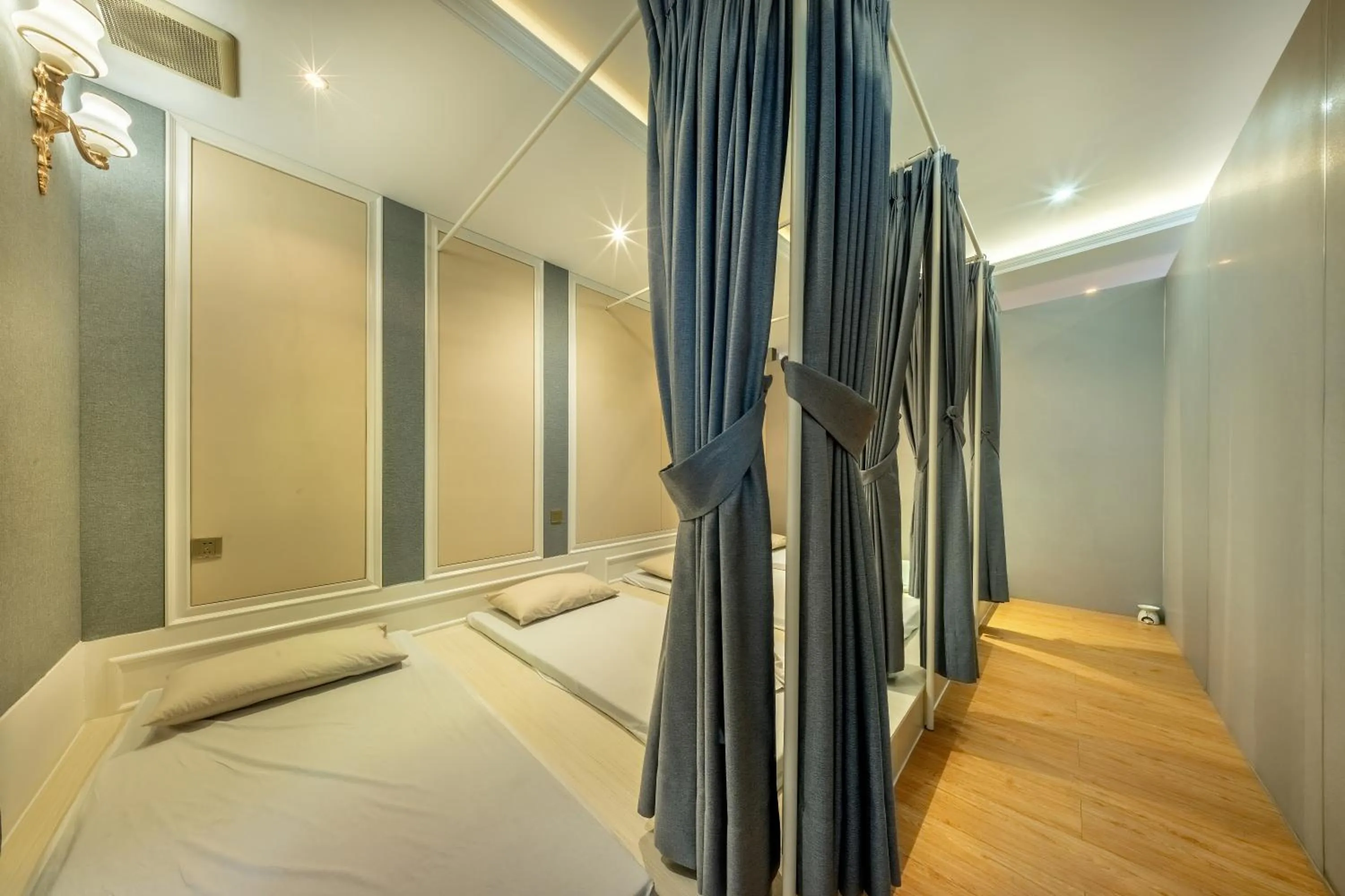 Spa and wellness centre/facilities, Bed in ST Hotel Wattay Airport