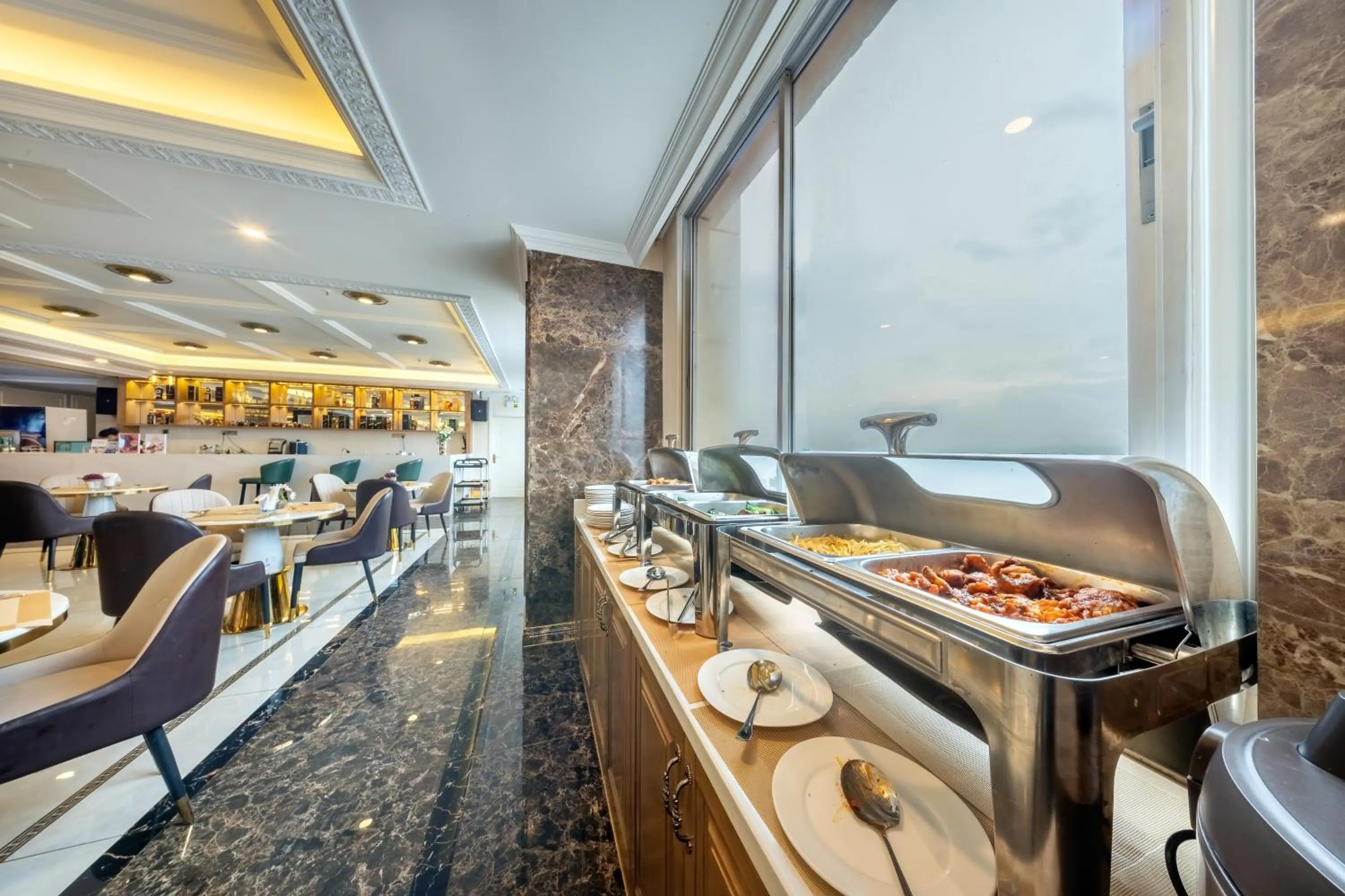 Food and drinks in ST Hotel Wattay Airport