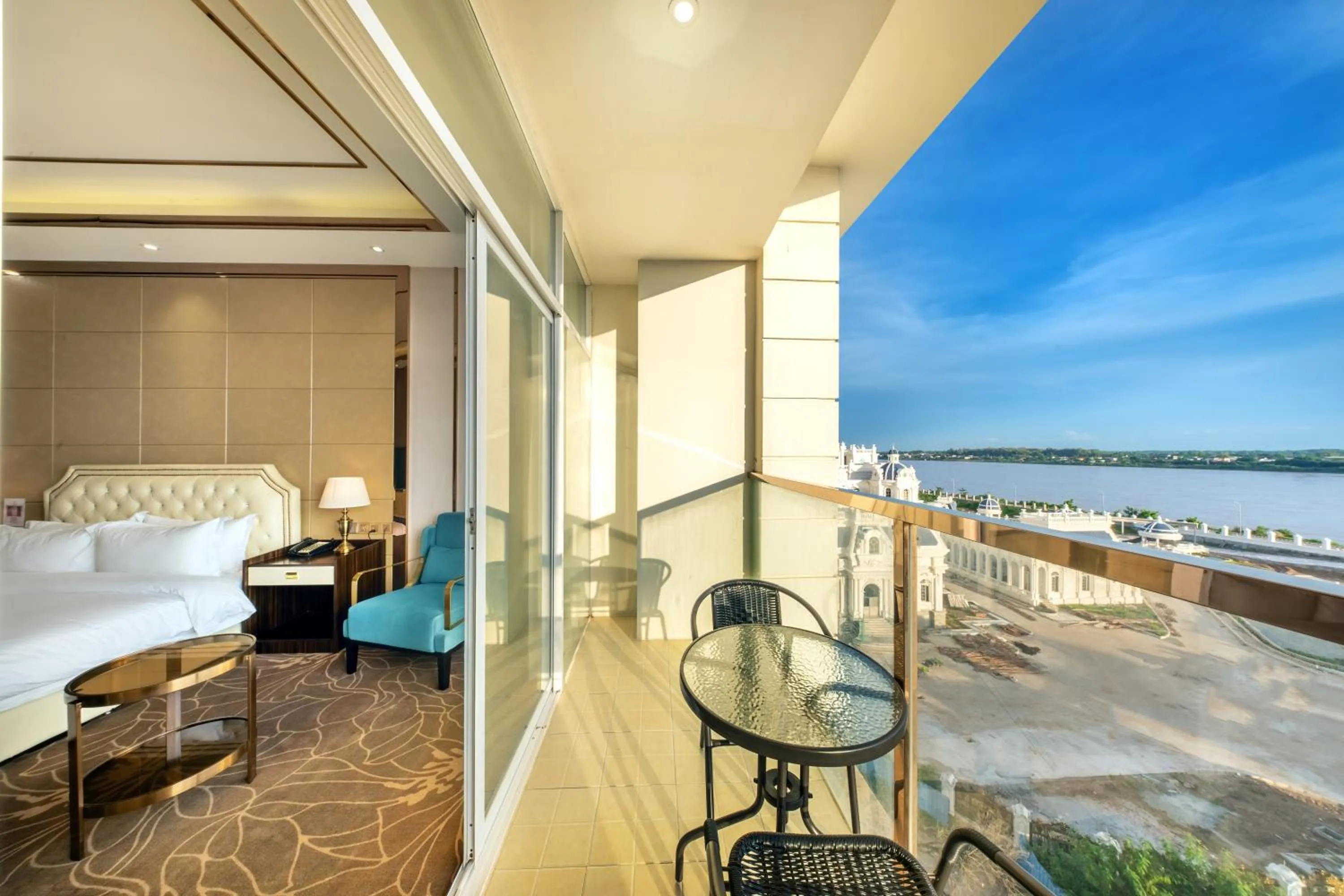 Day in ST Hotel Wattay Airport