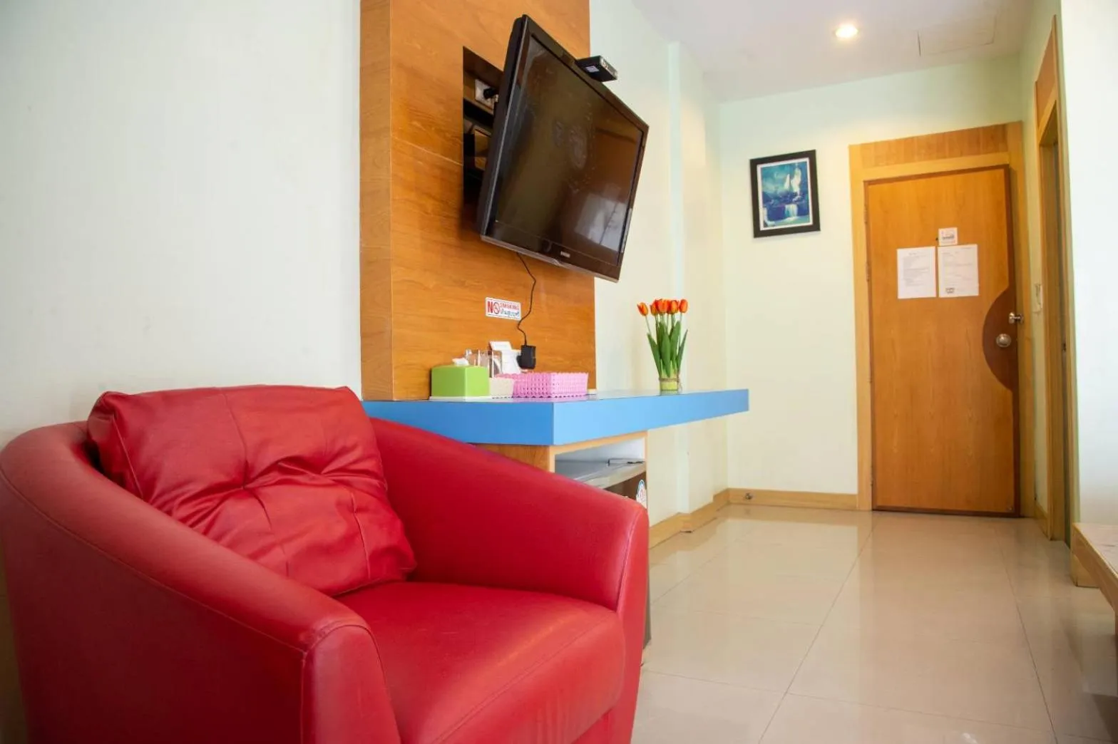 Communal lounge/ TV room in Patong eyes