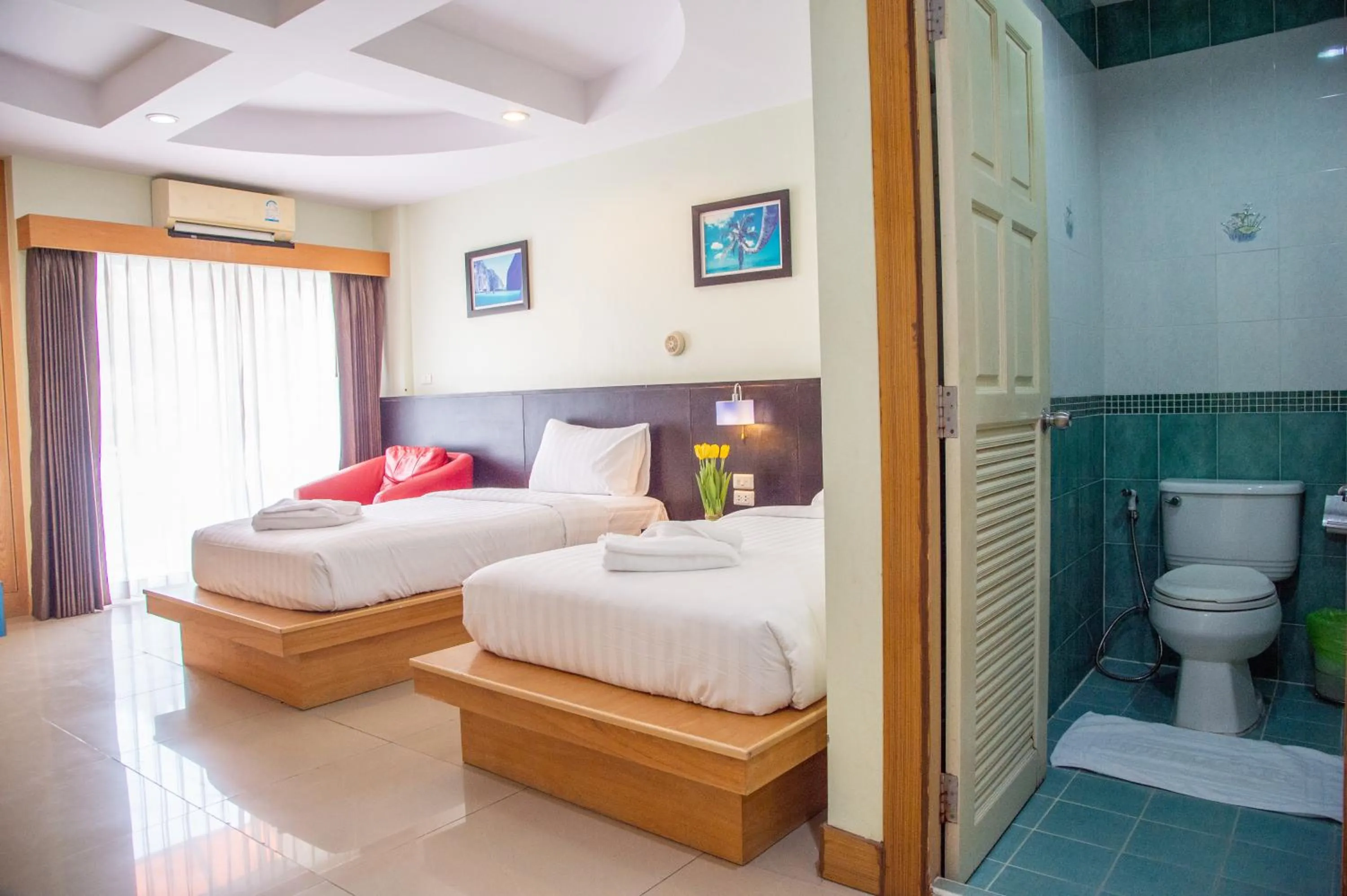 locker in Patong eyes