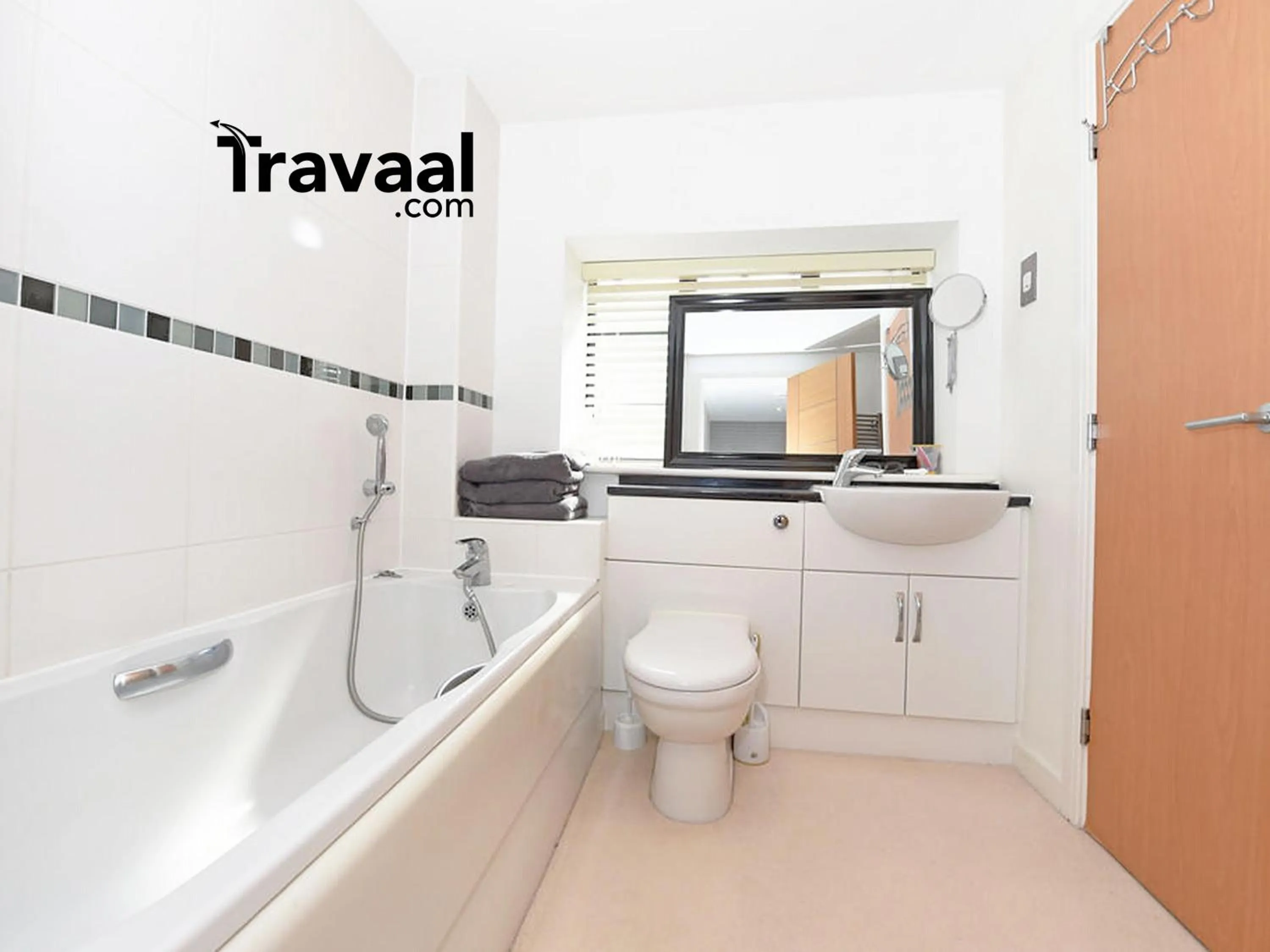 Toilet in The Aviator Apartment - Farnborough - Allocated Parking, WI-FI & Self Check-in