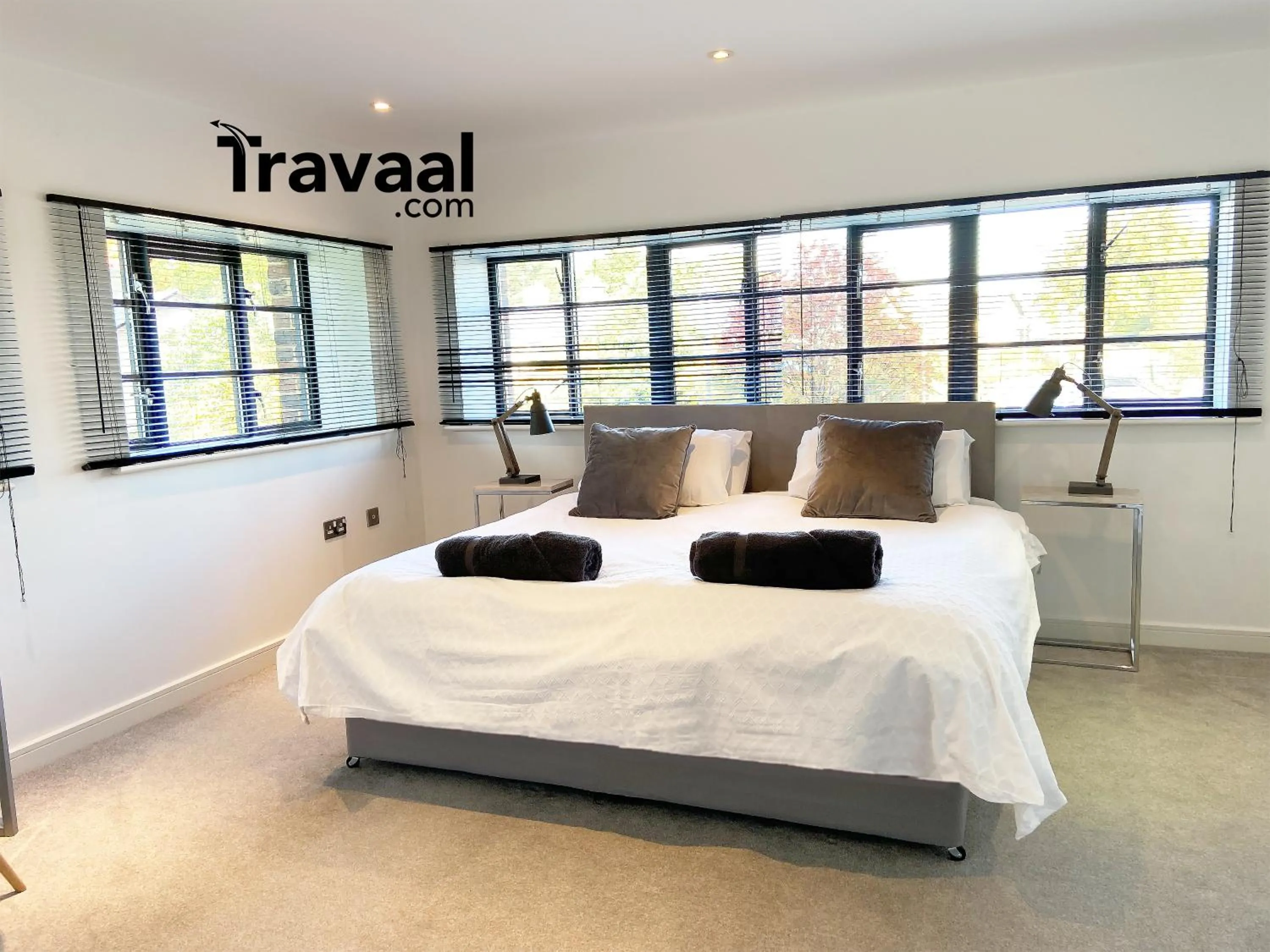 Bed in The Aviator Apartment - Farnborough - Allocated Parking, WI-FI & Self Check-in