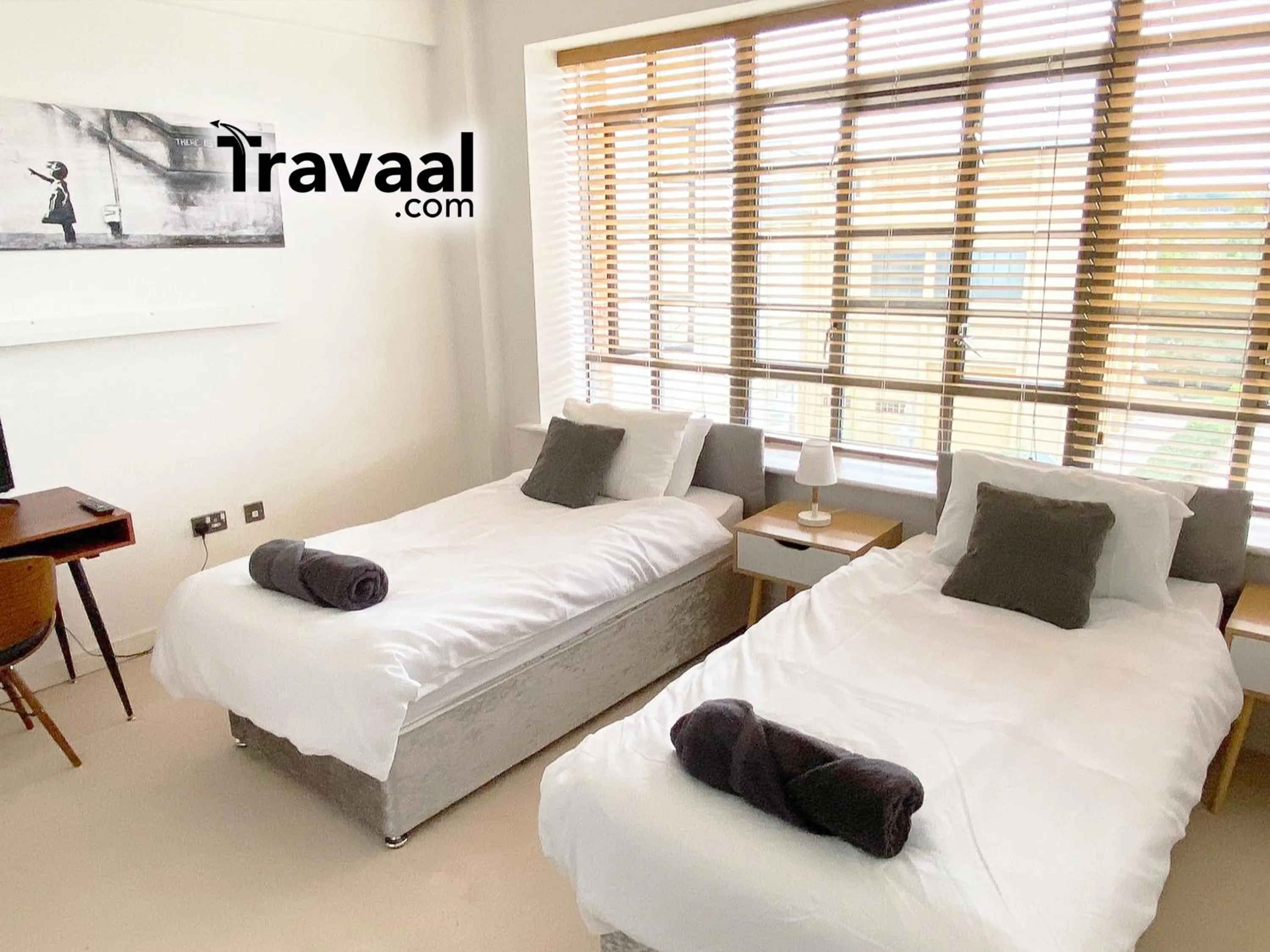 Bed in The Aviator Apartment - Farnborough - Allocated Parking, WI-FI & Self Check-in