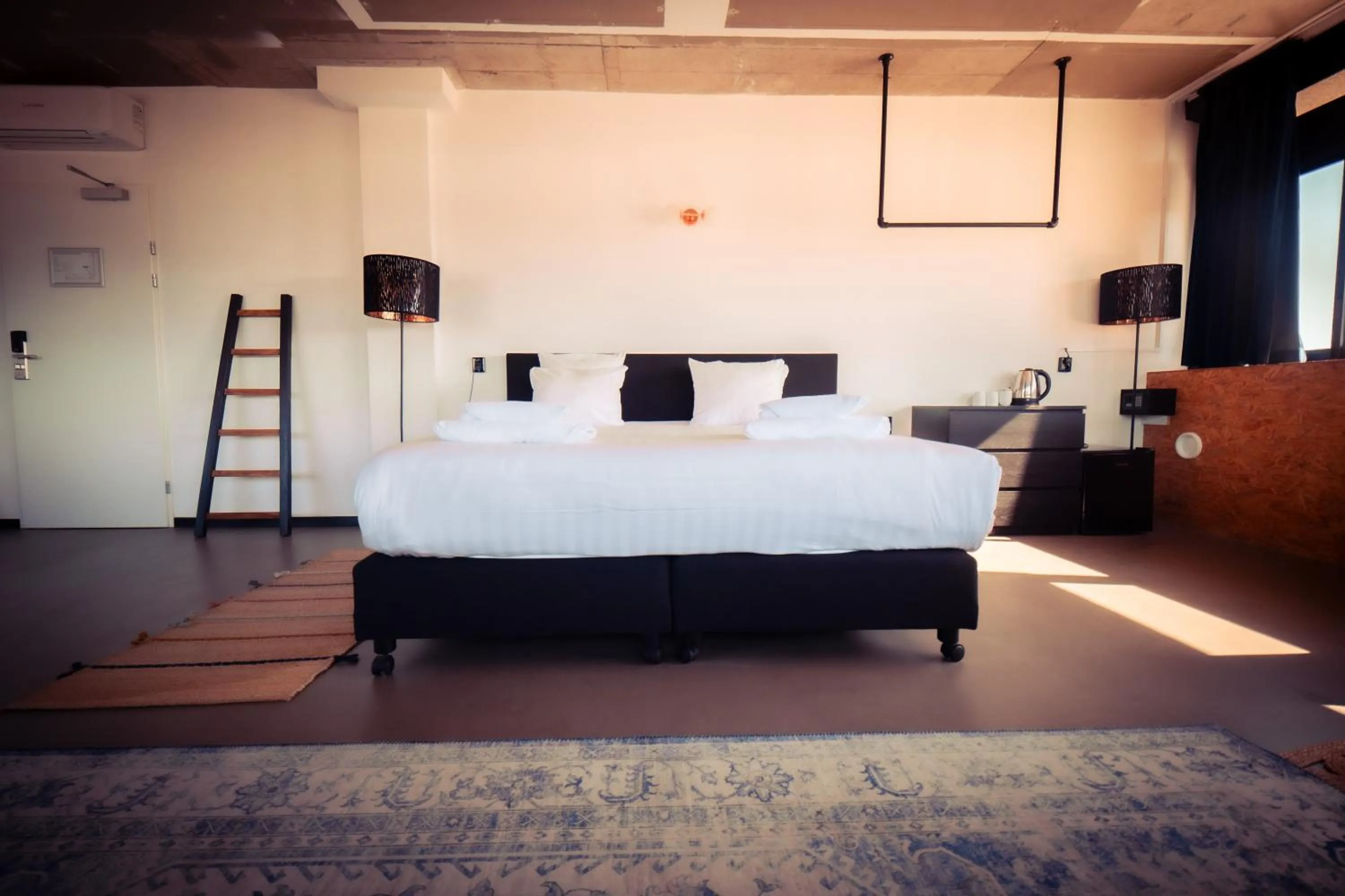 Bed in Urban Hotel The Golden Stork