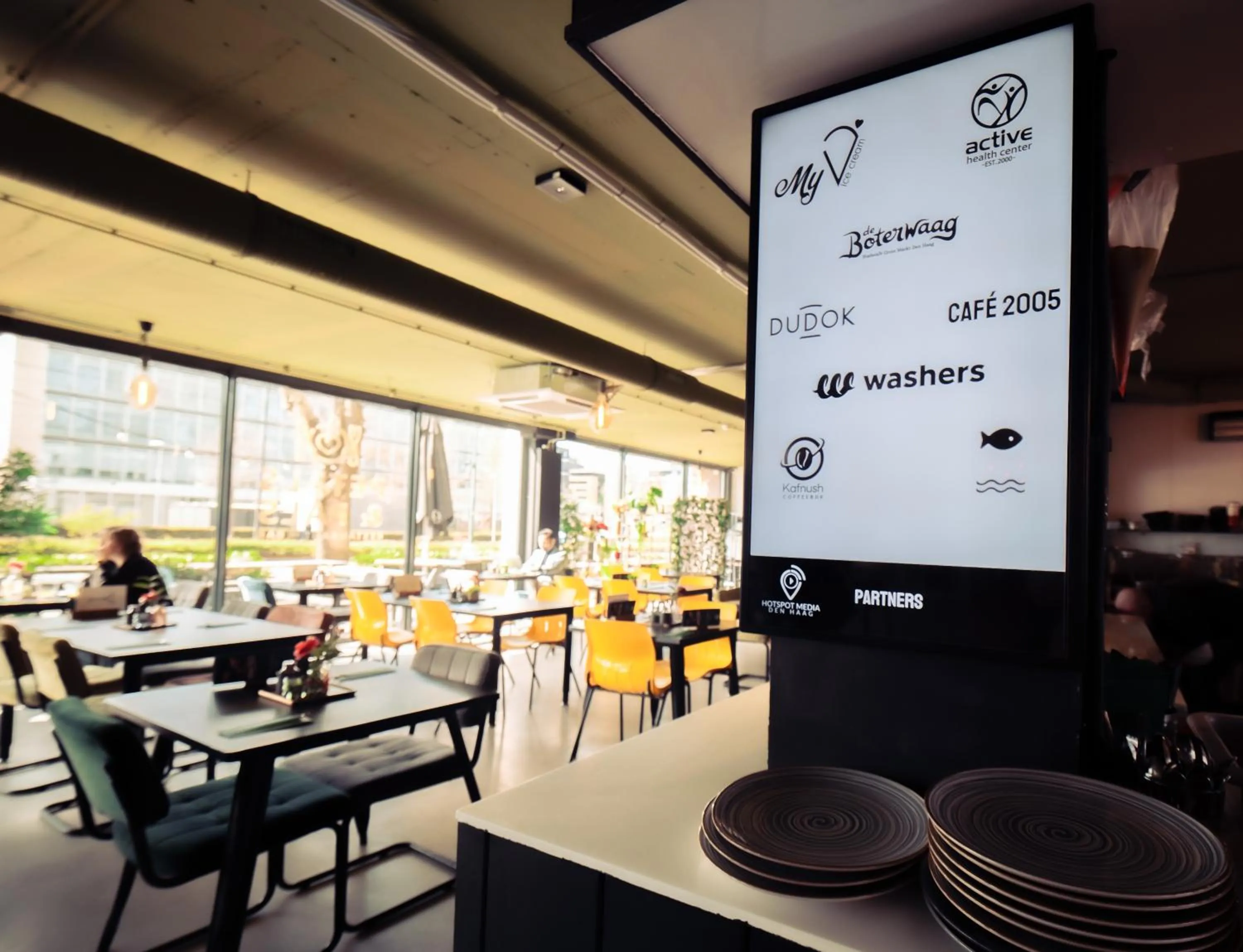 Restaurant/places to eat in Urban Hotel The Golden Stork