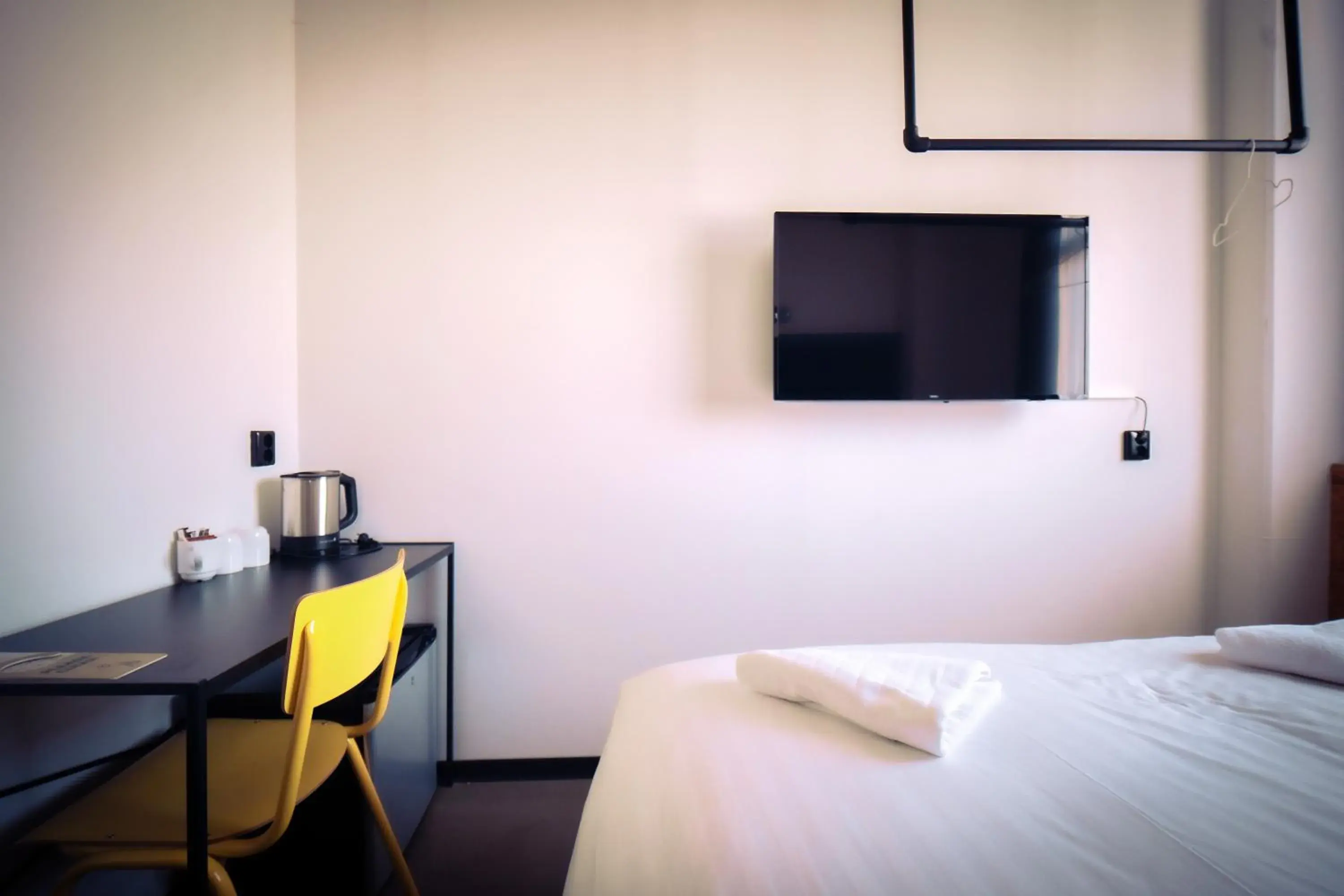 TV and multimedia, Bed in Urban Hotel The Golden Stork TV and multimedia, Bed in Urban Hotel The Golden Stork