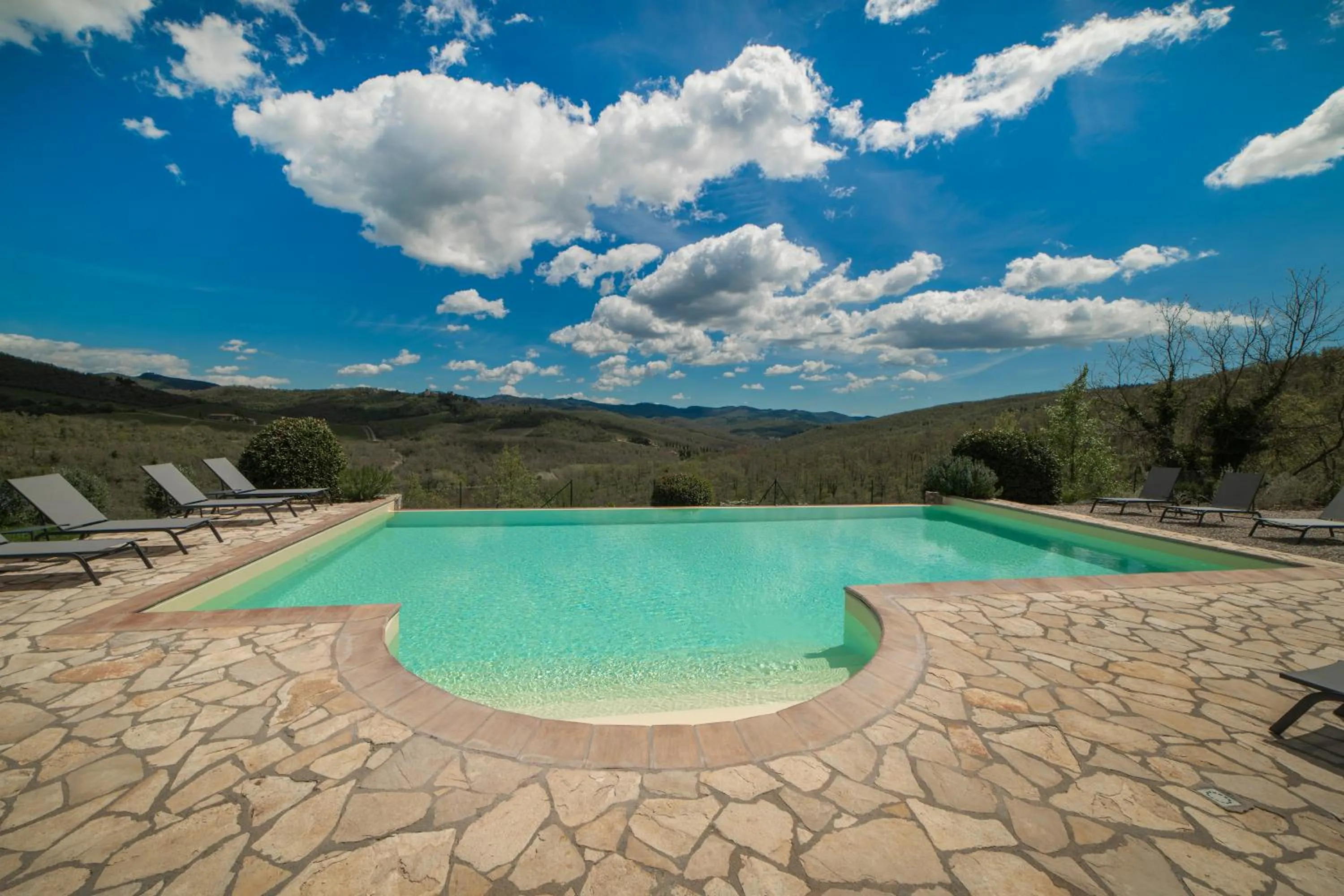 Spring in Borgo Le Noci Chianti Retreat & Pool