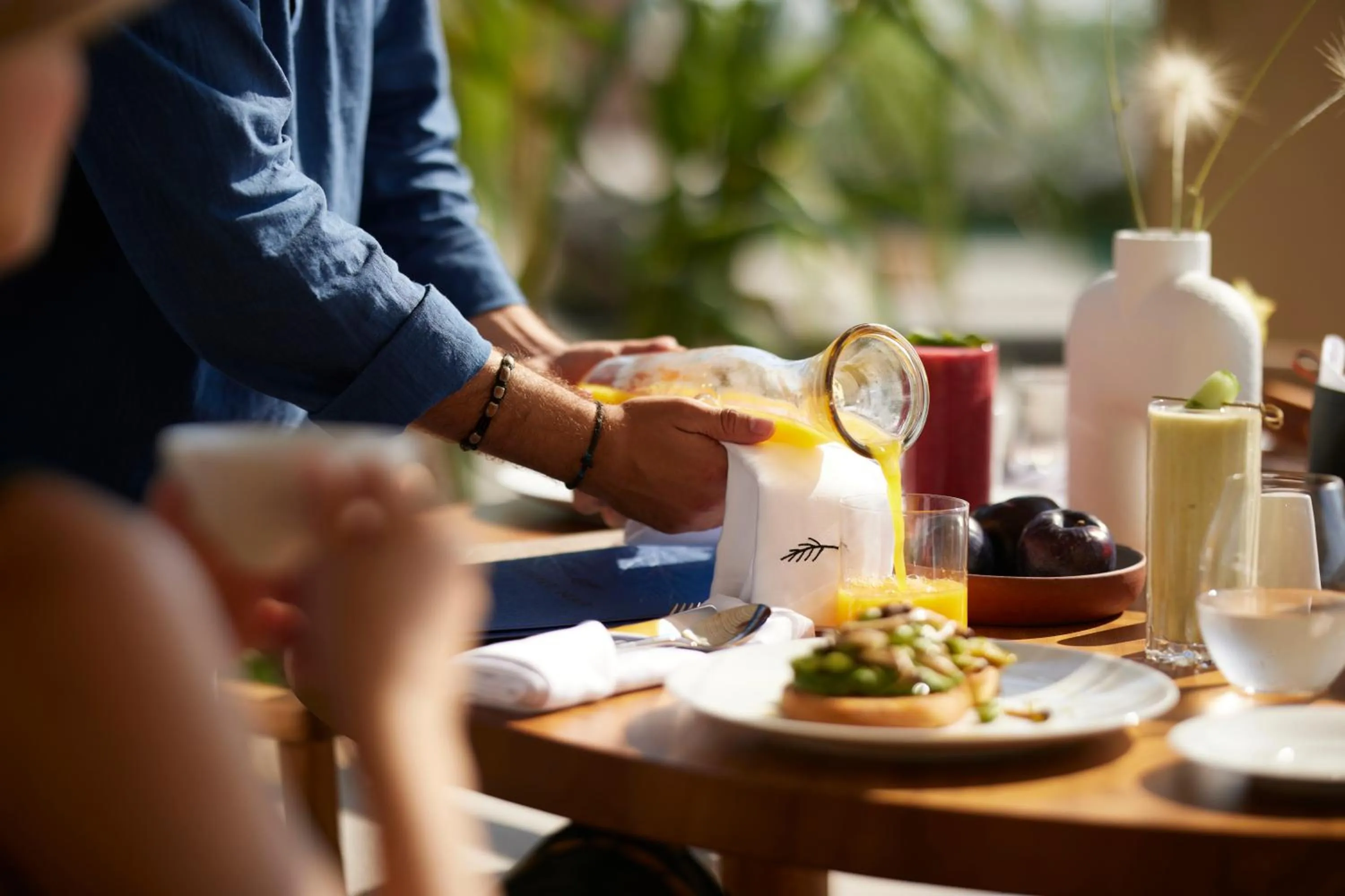 People in Avant Mar Paros