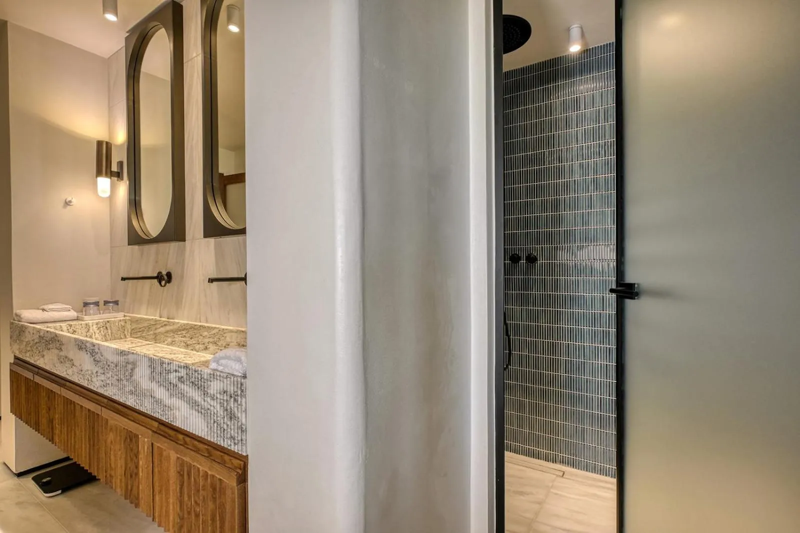 Shower in Avant Mar Paros