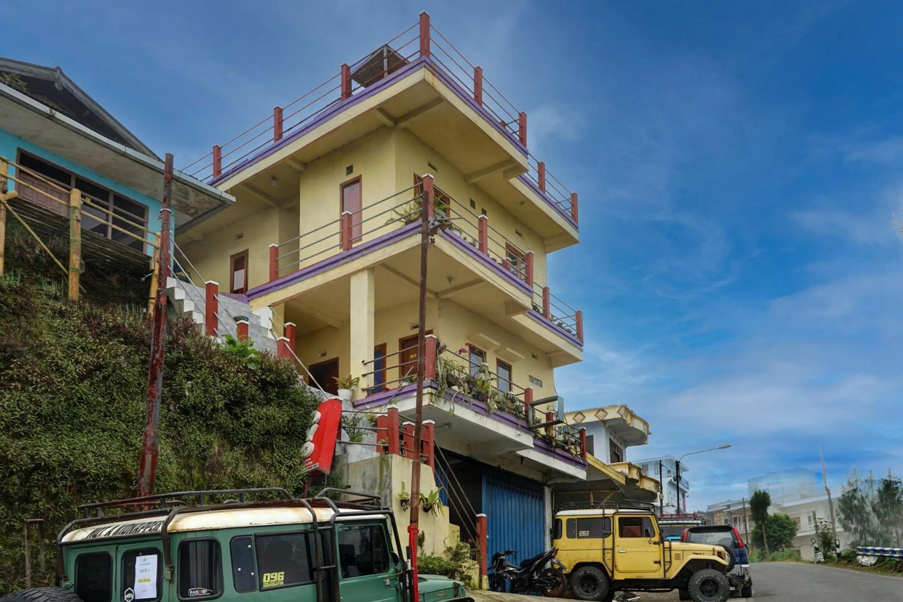 Facade/entrance in OYO Life 92499 Bagas Homestay Wonokitri
