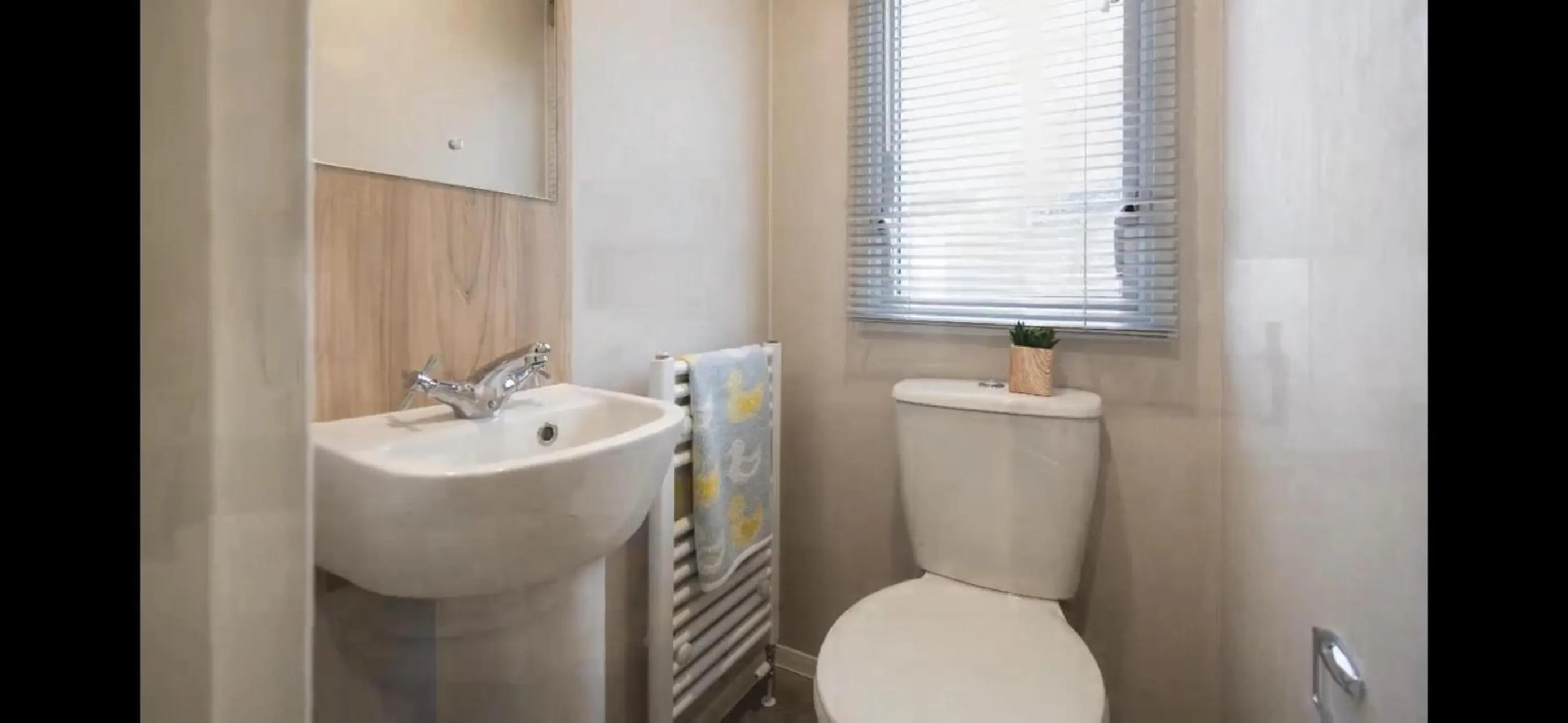 Coopers Beach 3-Bed Caravan Sleeps 8 & Pets Ok