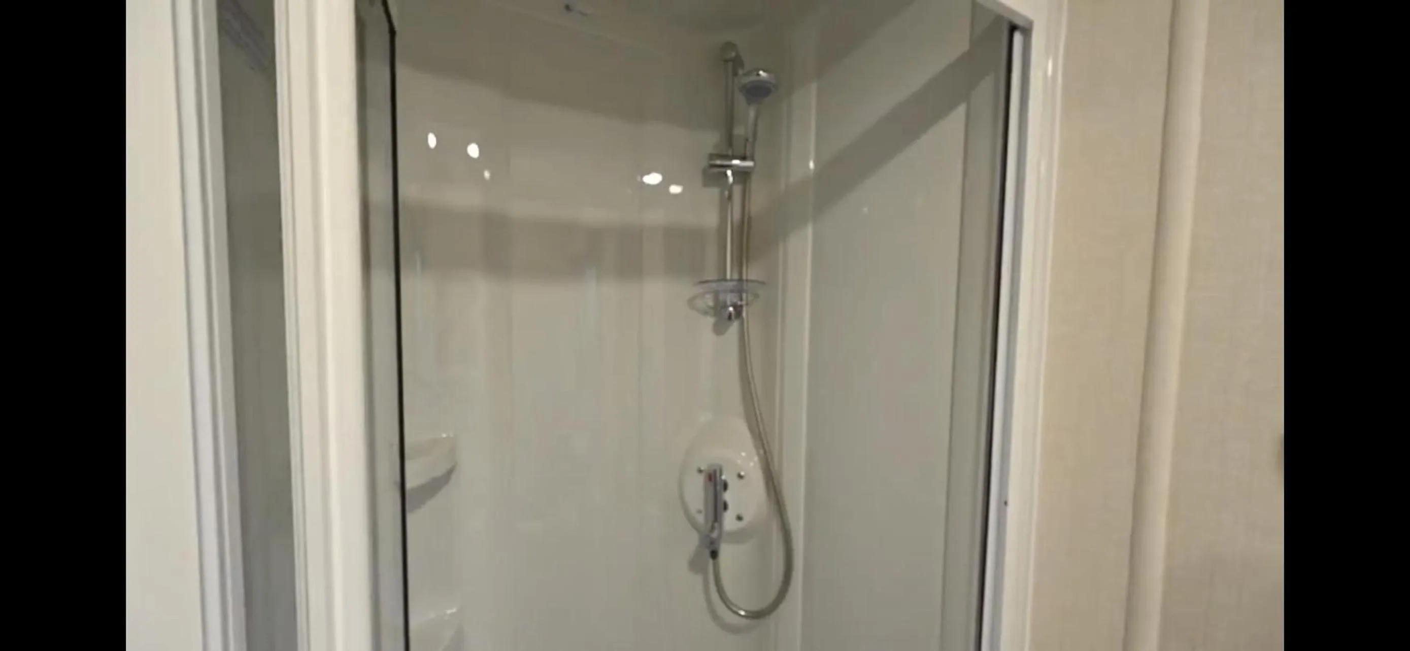 Shower in Coopers Beach 3-Bed Caravan Sleeps 8 & Pets Ok