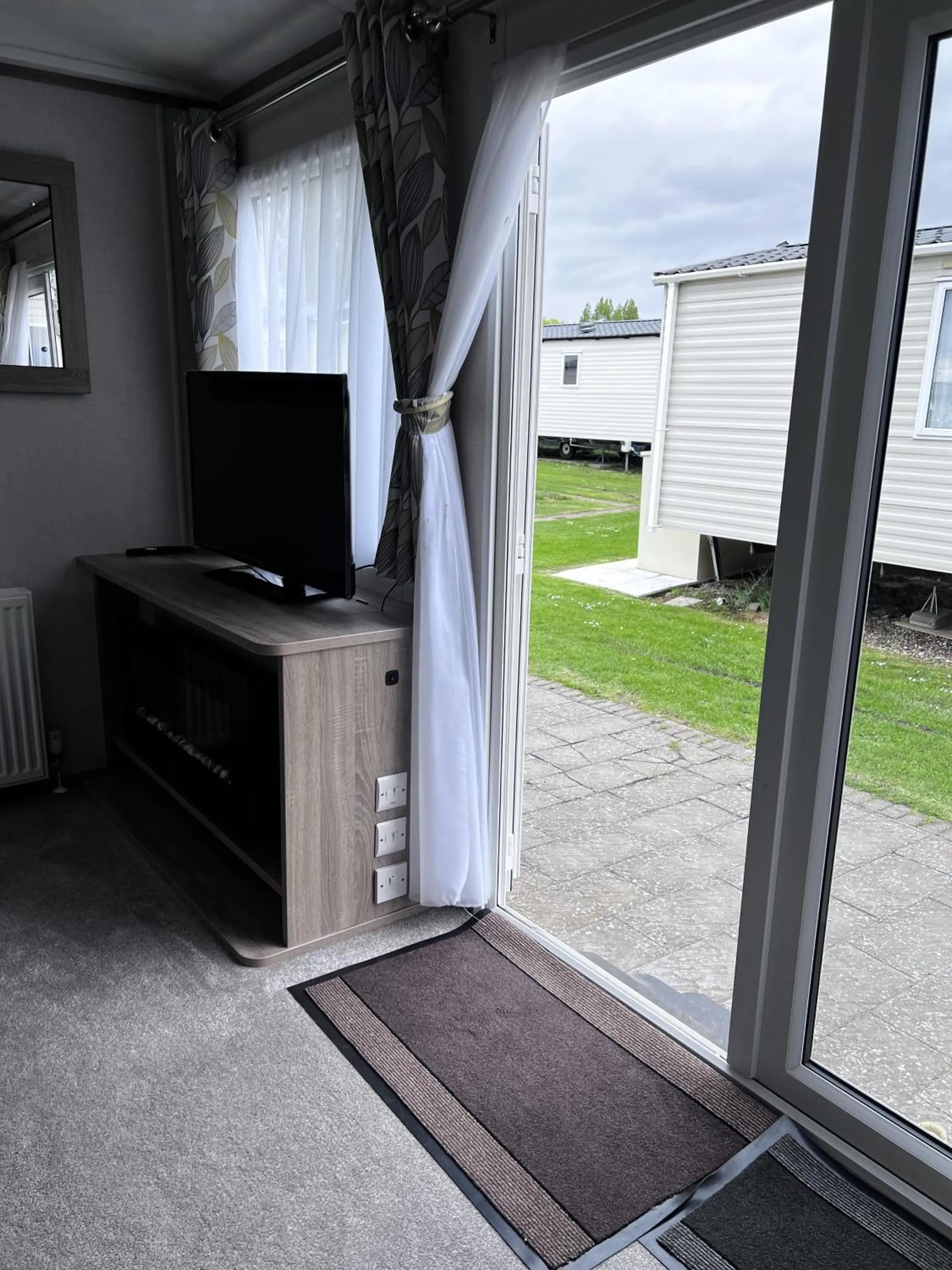 Coopers Beach 3-Bed Caravan Sleeps 8 & Pets Ok