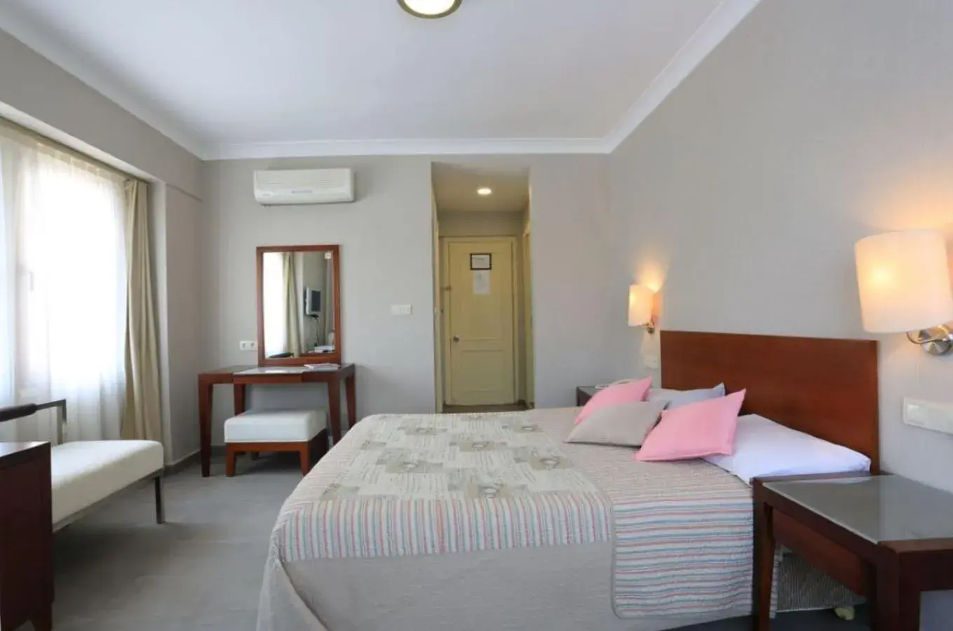 Photo of the whole room, Bed in SUMMER OTEL Photo of the whole room, Bed in SUMMER OTEL