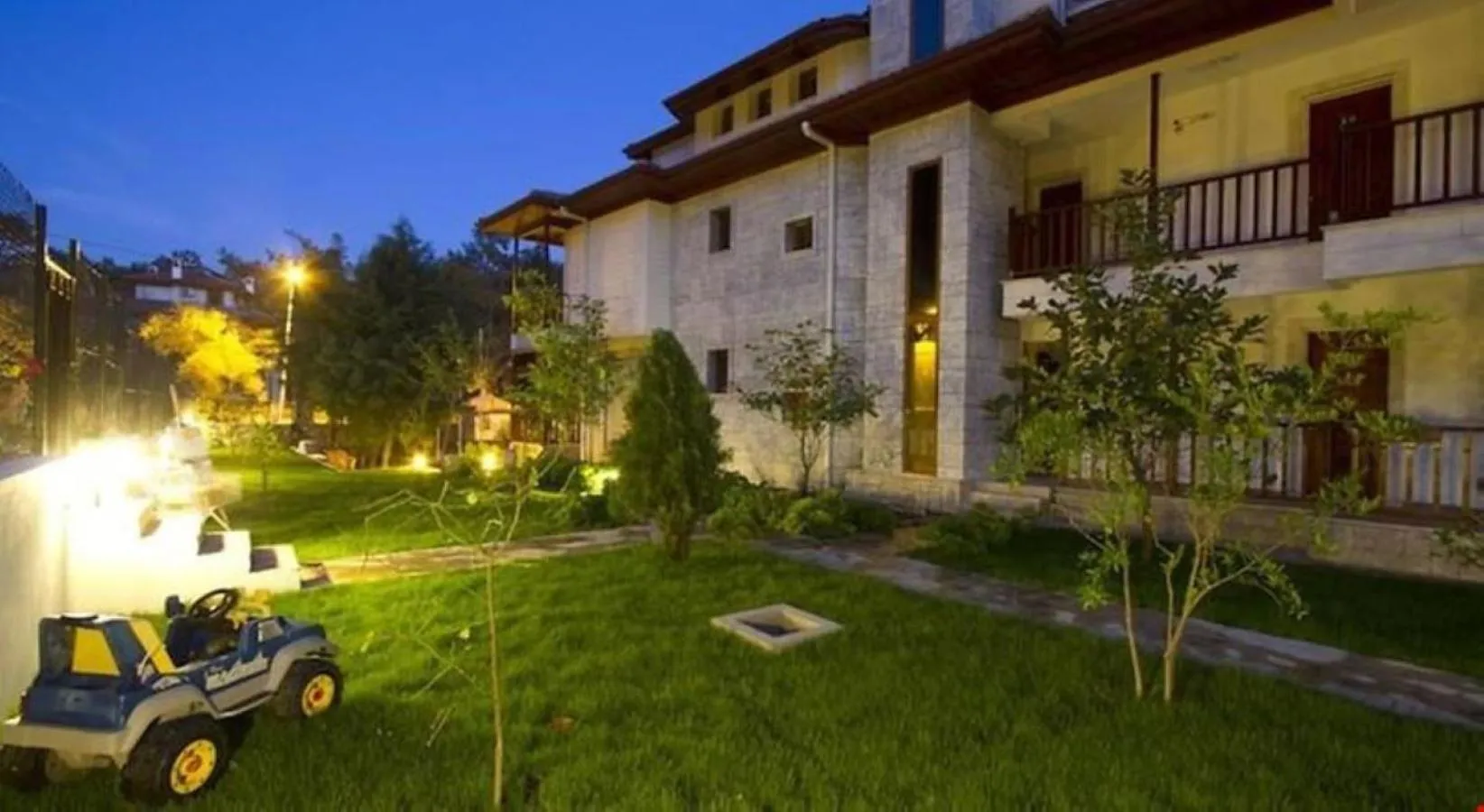 Property building in SUMMER OTEL