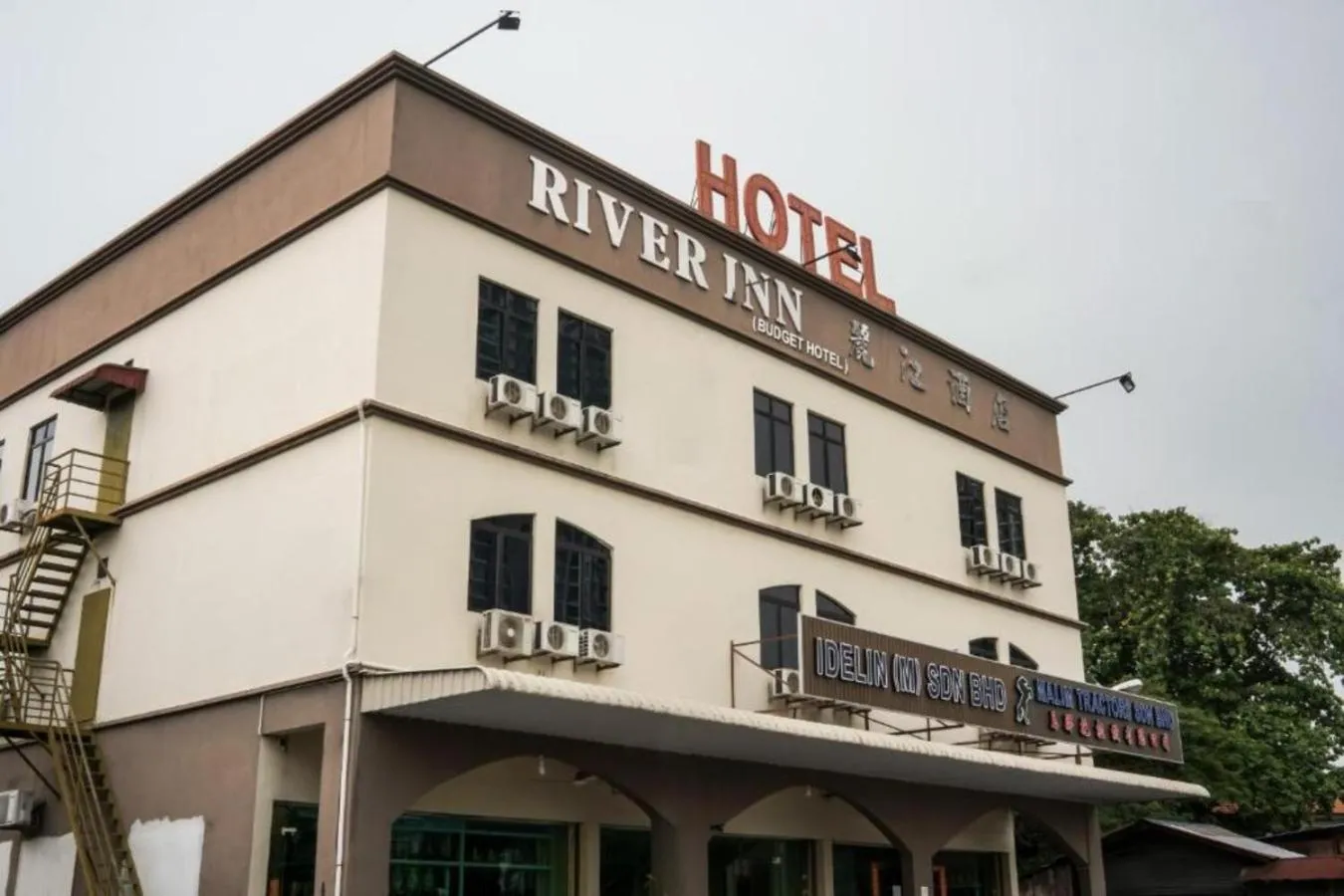 Property building in Hotel River Inn