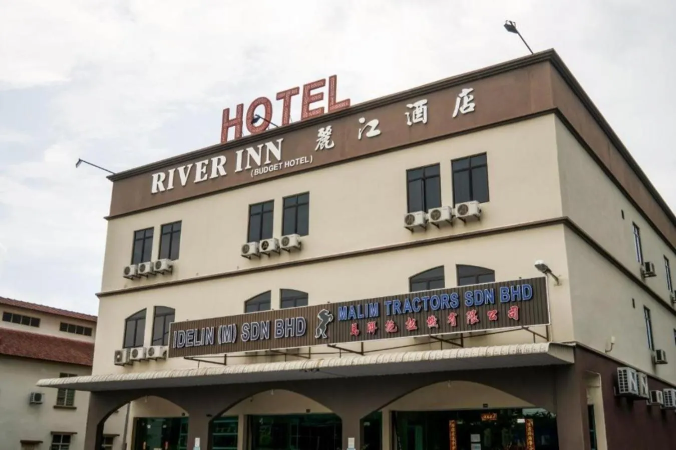 Property building in Hotel River Inn