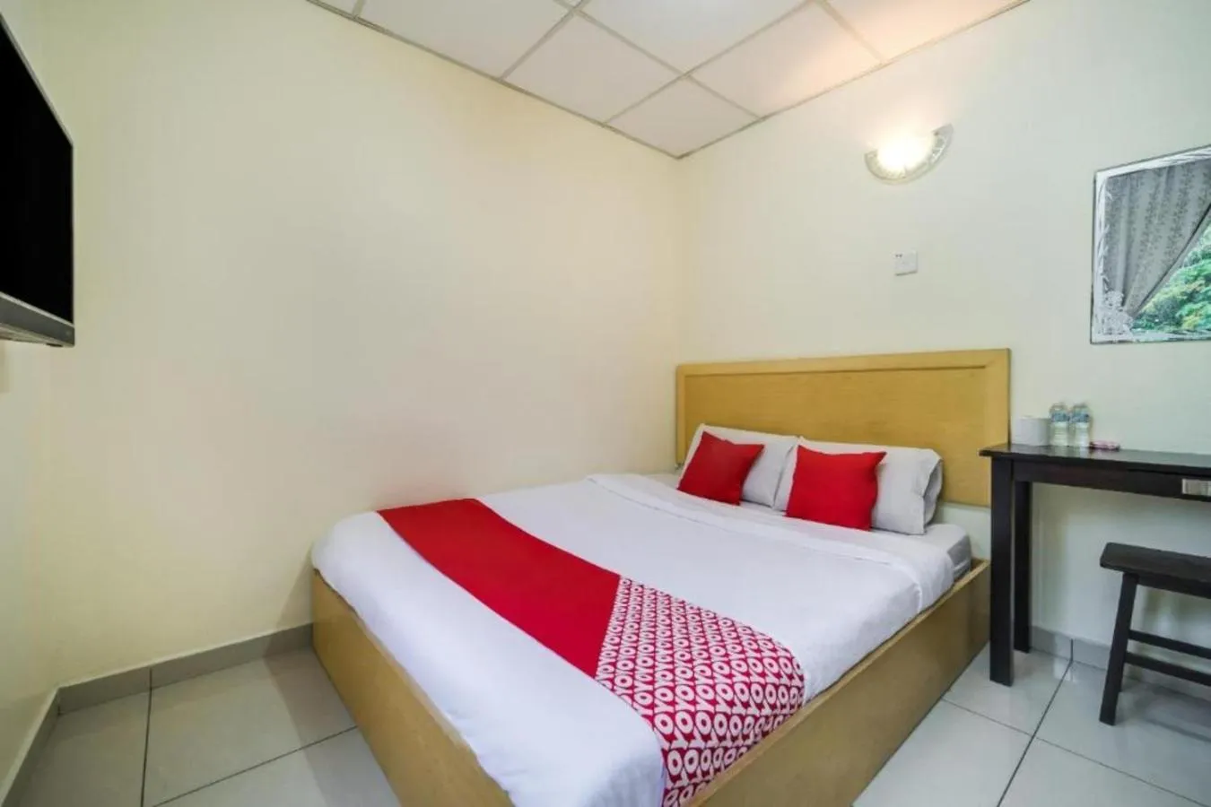 Bed in Hotel River Inn