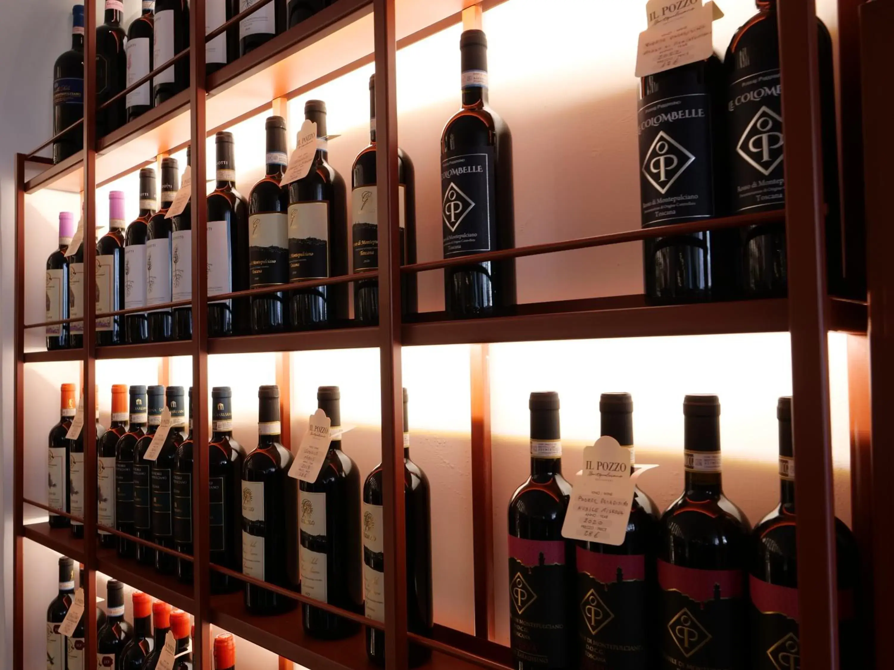 Restaurant/places to eat in Delcorto Suites Restaurant/places to eat in Delcorto Suites