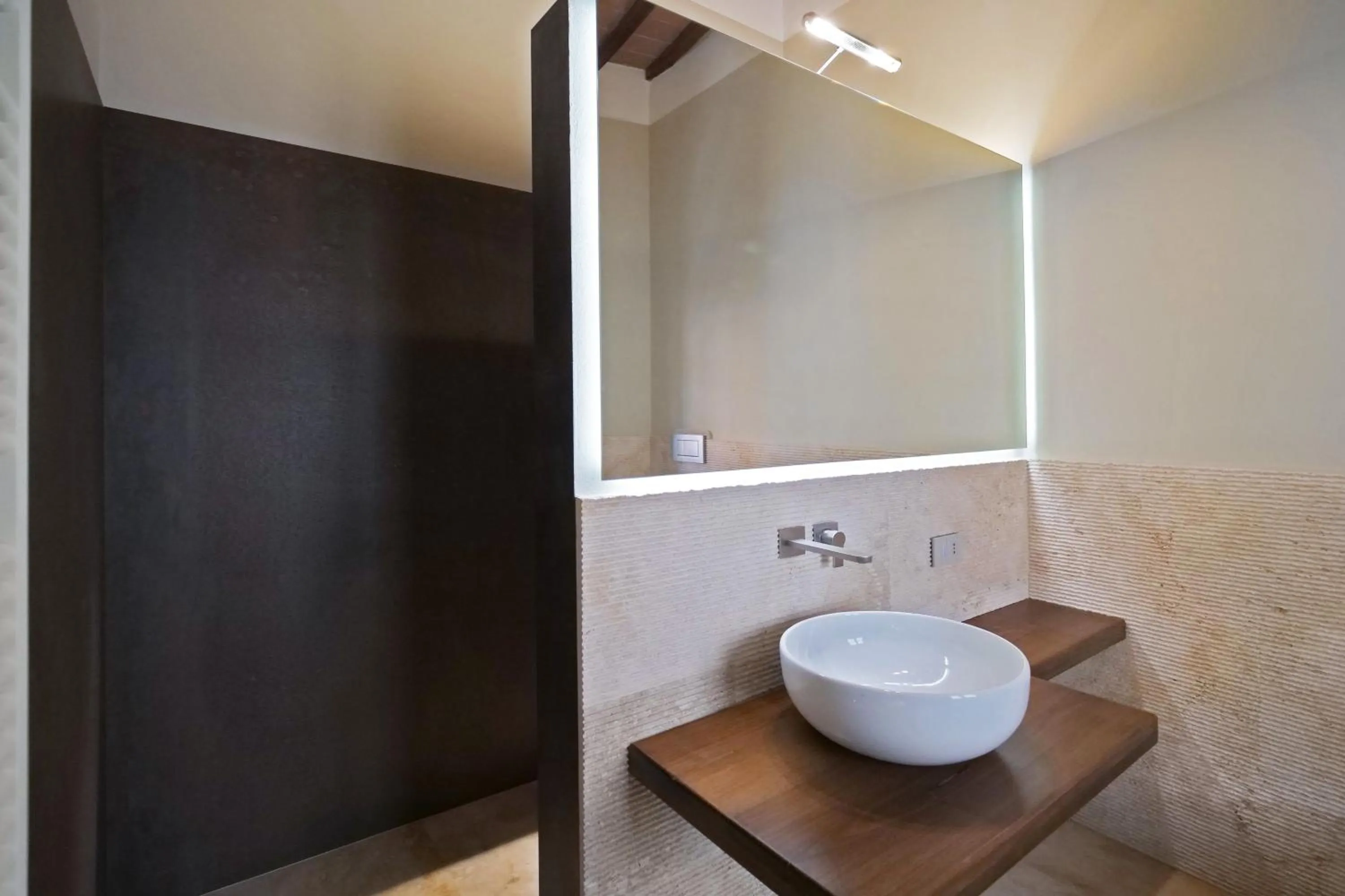 Shower in Delcorto Suites